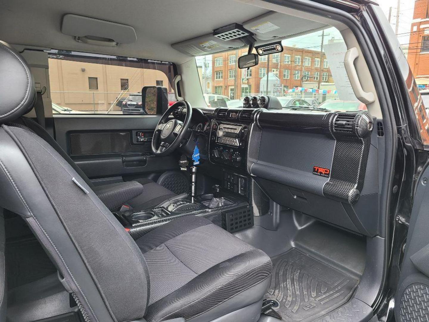 2007 BLACK TOYOTA FJ CRUISER UTILITY (JTEBU11F270) with an 4.0L engine, Automatic transmission, located at 117 North Cameron Street, Harrisburg, PA, 17101, (717) 963-8962, 40.267021, -76.875351 - Photo#9