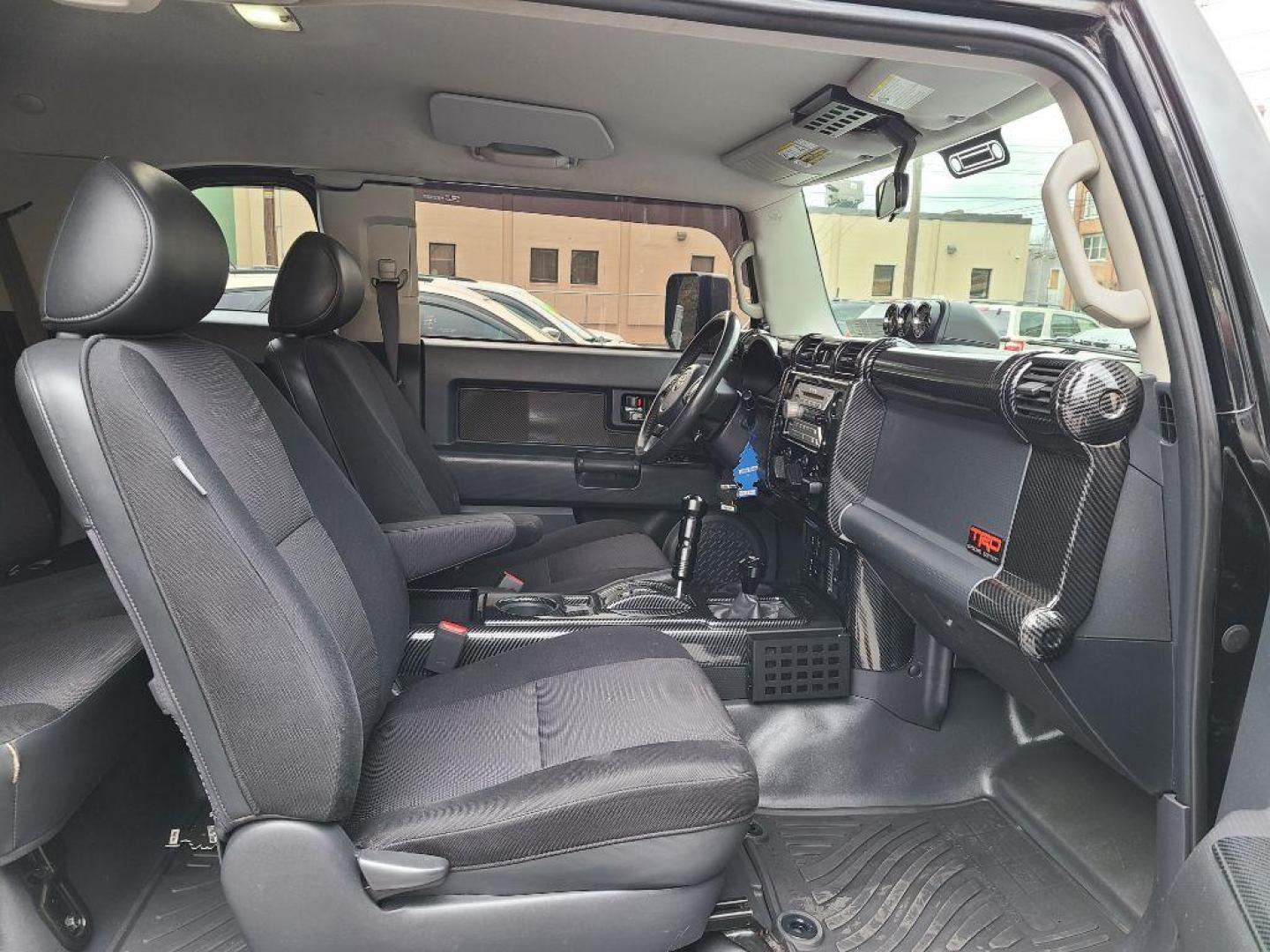 2007 BLACK TOYOTA FJ CRUISER UTILITY (JTEBU11F270) with an 4.0L engine, Automatic transmission, located at 117 North Cameron Street, Harrisburg, PA, 17101, (717) 963-8962, 40.267021, -76.875351 - Photo#10