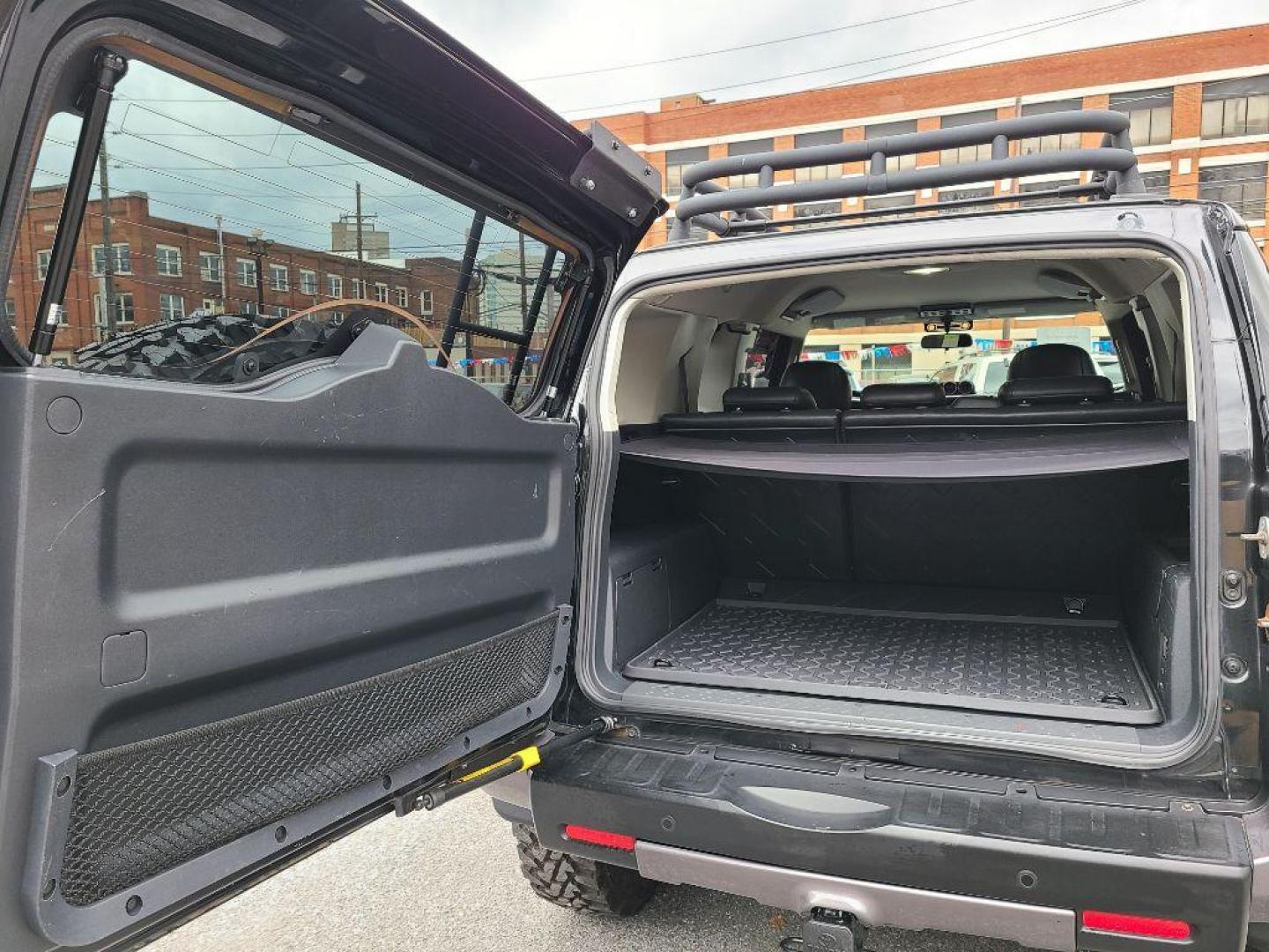 2007 BLACK TOYOTA FJ CRUISER UTILITY (JTEBU11F270) with an 4.0L engine, Automatic transmission, located at 117 North Cameron Street, Harrisburg, PA, 17101, (717) 963-8962, 40.267021, -76.875351 - Photo#11