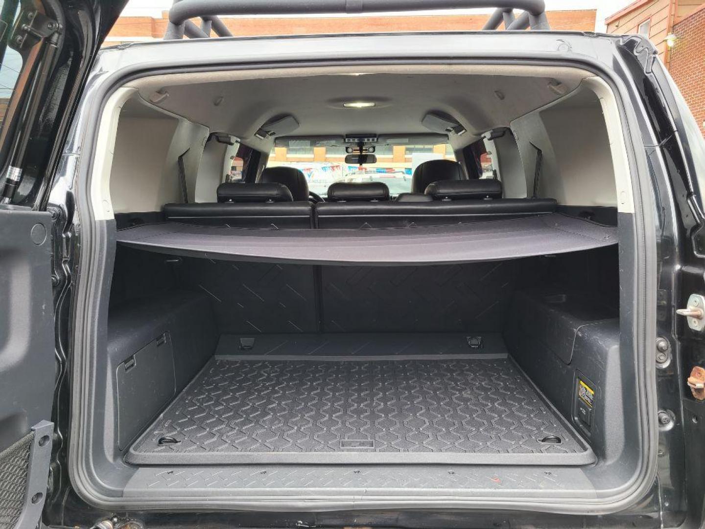2007 BLACK TOYOTA FJ CRUISER UTILITY (JTEBU11F270) with an 4.0L engine, Automatic transmission, located at 117 North Cameron Street, Harrisburg, PA, 17101, (717) 963-8962, 40.267021, -76.875351 - Photo#12