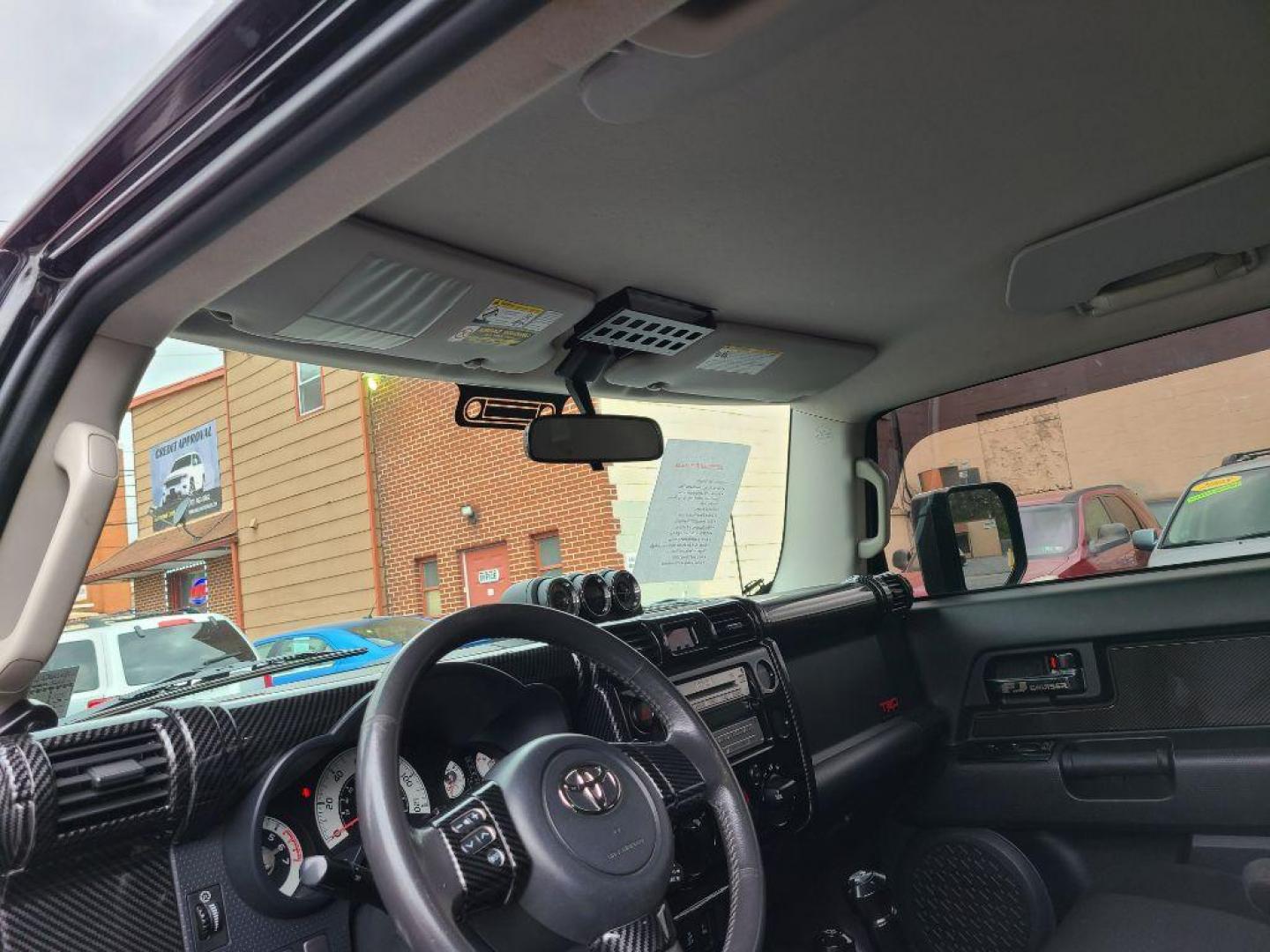 2007 BLACK TOYOTA FJ CRUISER UTILITY (JTEBU11F270) with an 4.0L engine, Automatic transmission, located at 117 North Cameron Street, Harrisburg, PA, 17101, (717) 963-8962, 40.267021, -76.875351 - Photo#13