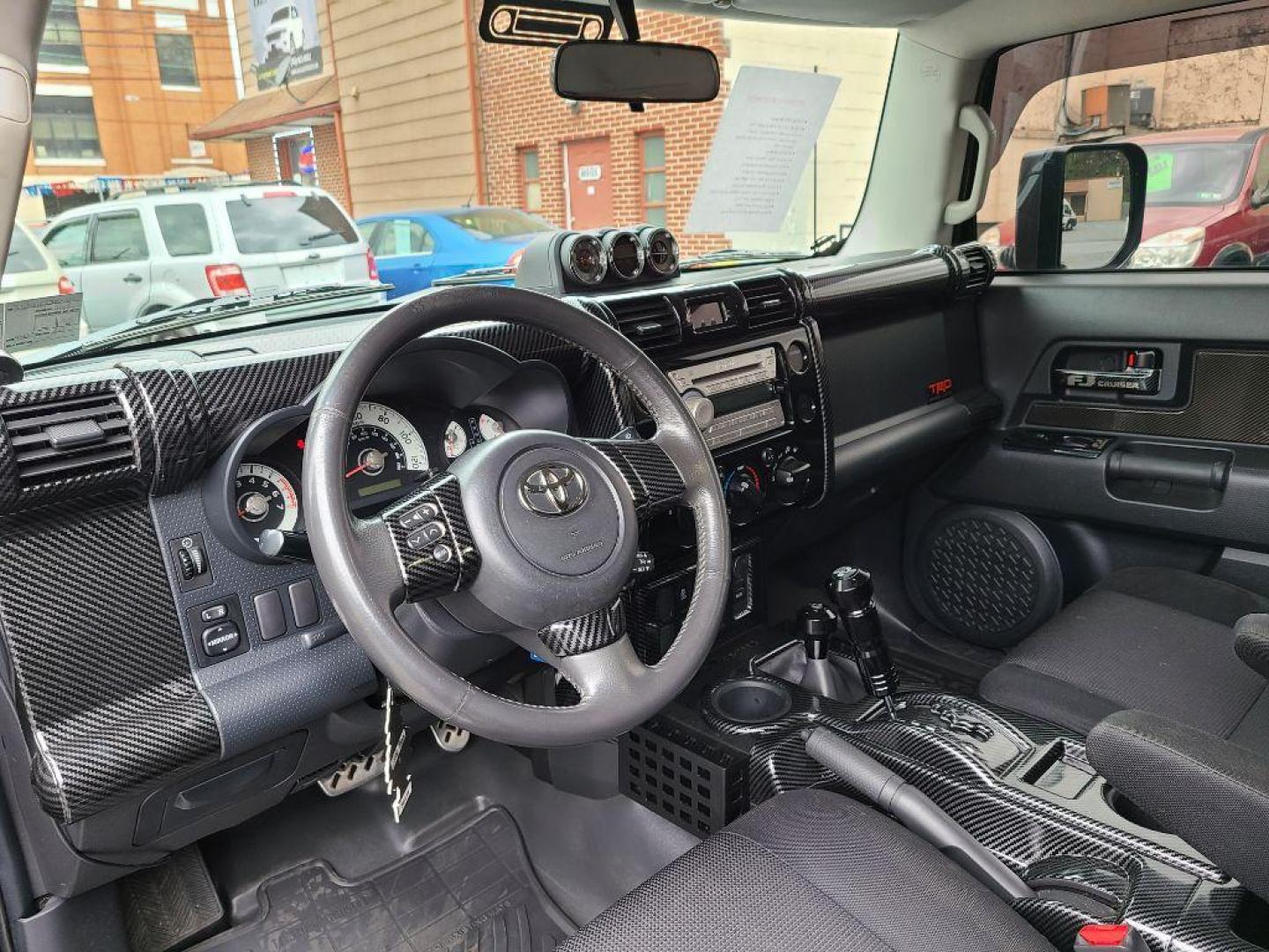 2007 BLACK TOYOTA FJ CRUISER UTILITY (JTEBU11F270) with an 4.0L engine, Automatic transmission, located at 117 North Cameron Street, Harrisburg, PA, 17101, (717) 963-8962, 40.267021, -76.875351 - Photo#14