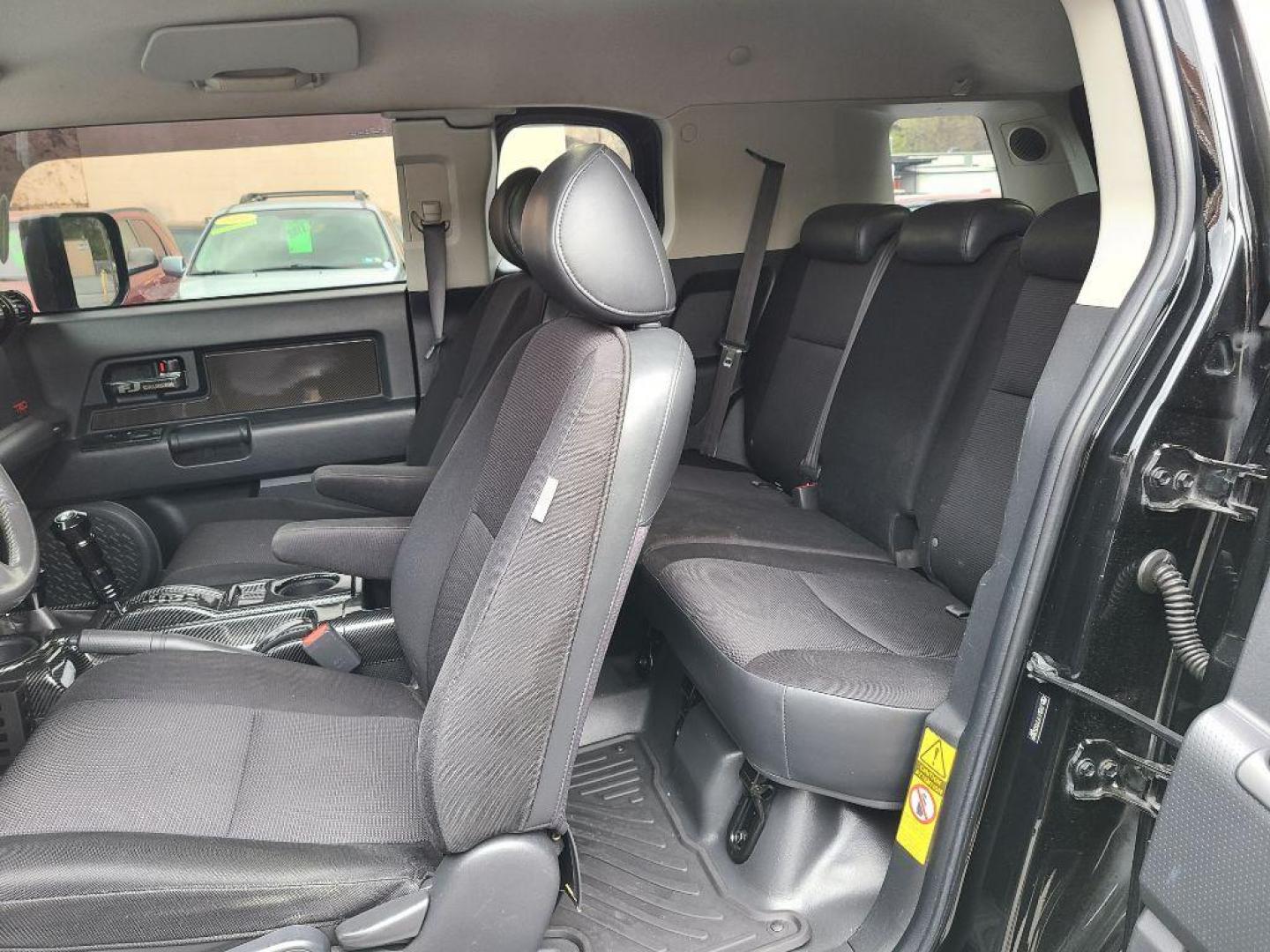 2007 BLACK TOYOTA FJ CRUISER UTILITY (JTEBU11F270) with an 4.0L engine, Automatic transmission, located at 117 North Cameron Street, Harrisburg, PA, 17101, (717) 963-8962, 40.267021, -76.875351 - Photo#15
