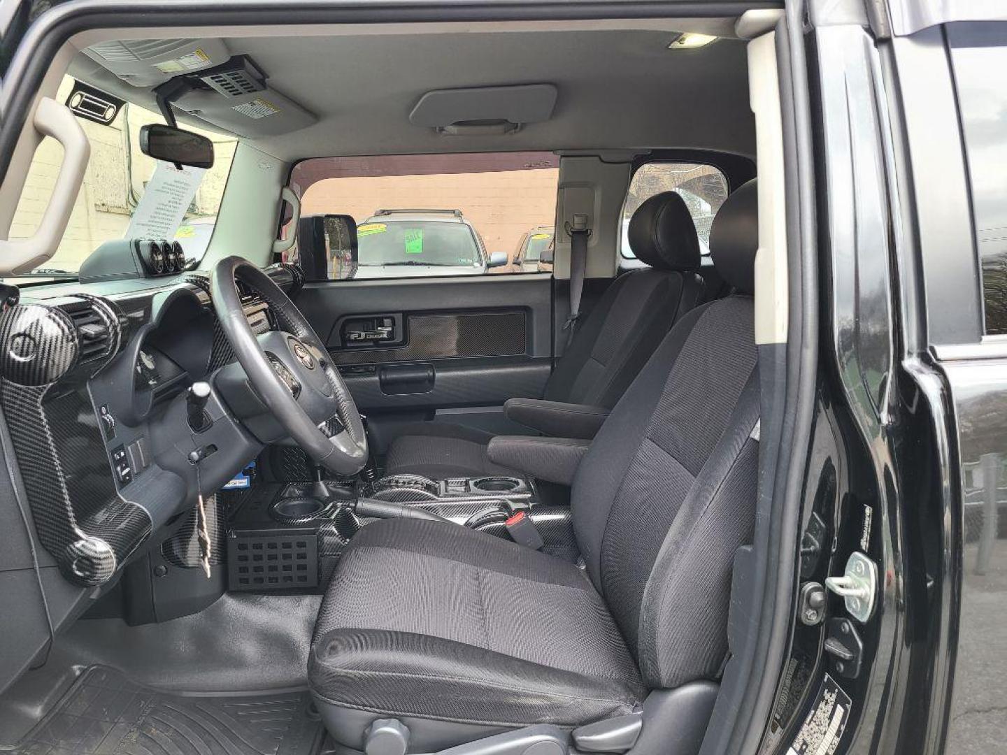 2007 BLACK TOYOTA FJ CRUISER UTILITY (JTEBU11F270) with an 4.0L engine, Automatic transmission, located at 117 North Cameron Street, Harrisburg, PA, 17101, (717) 963-8962, 40.267021, -76.875351 - Photo#16