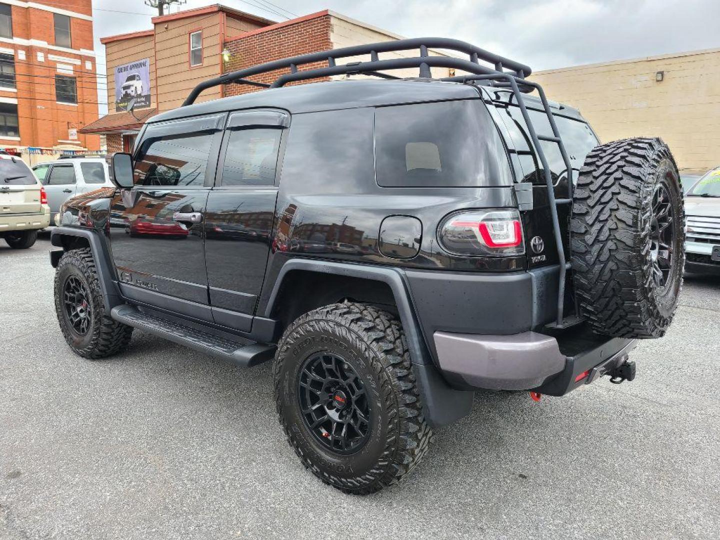 2007 BLACK TOYOTA FJ CRUISER UTILITY (JTEBU11F270) with an 4.0L engine, Automatic transmission, located at 117 North Cameron Street, Harrisburg, PA, 17101, (717) 963-8962, 40.267021, -76.875351 - Photo#2