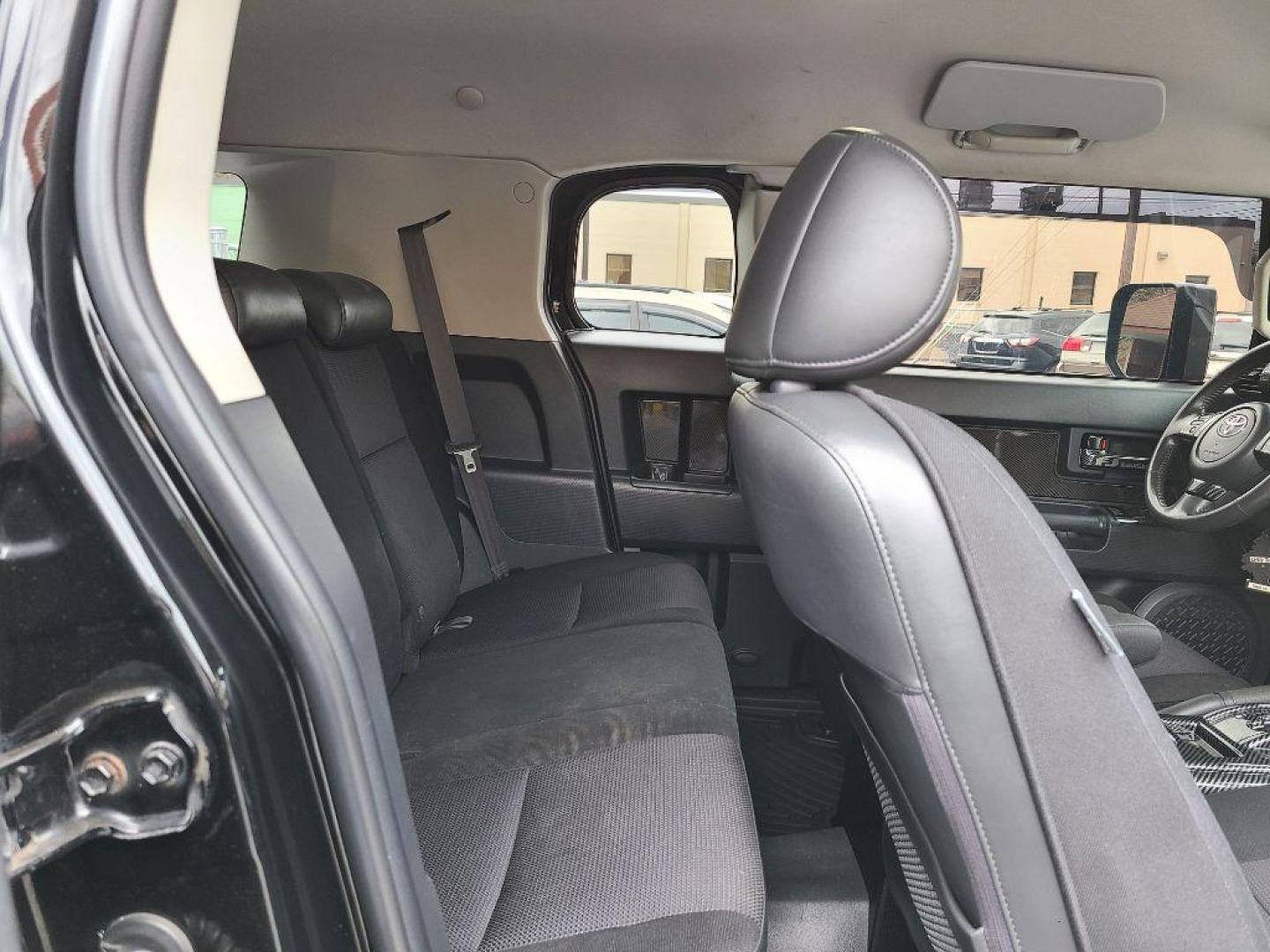 2007 BLACK TOYOTA FJ CRUISER UTILITY (JTEBU11F270) with an 4.0L engine, Automatic transmission, located at 117 North Cameron Street, Harrisburg, PA, 17101, (717) 963-8962, 40.267021, -76.875351 - Photo#8