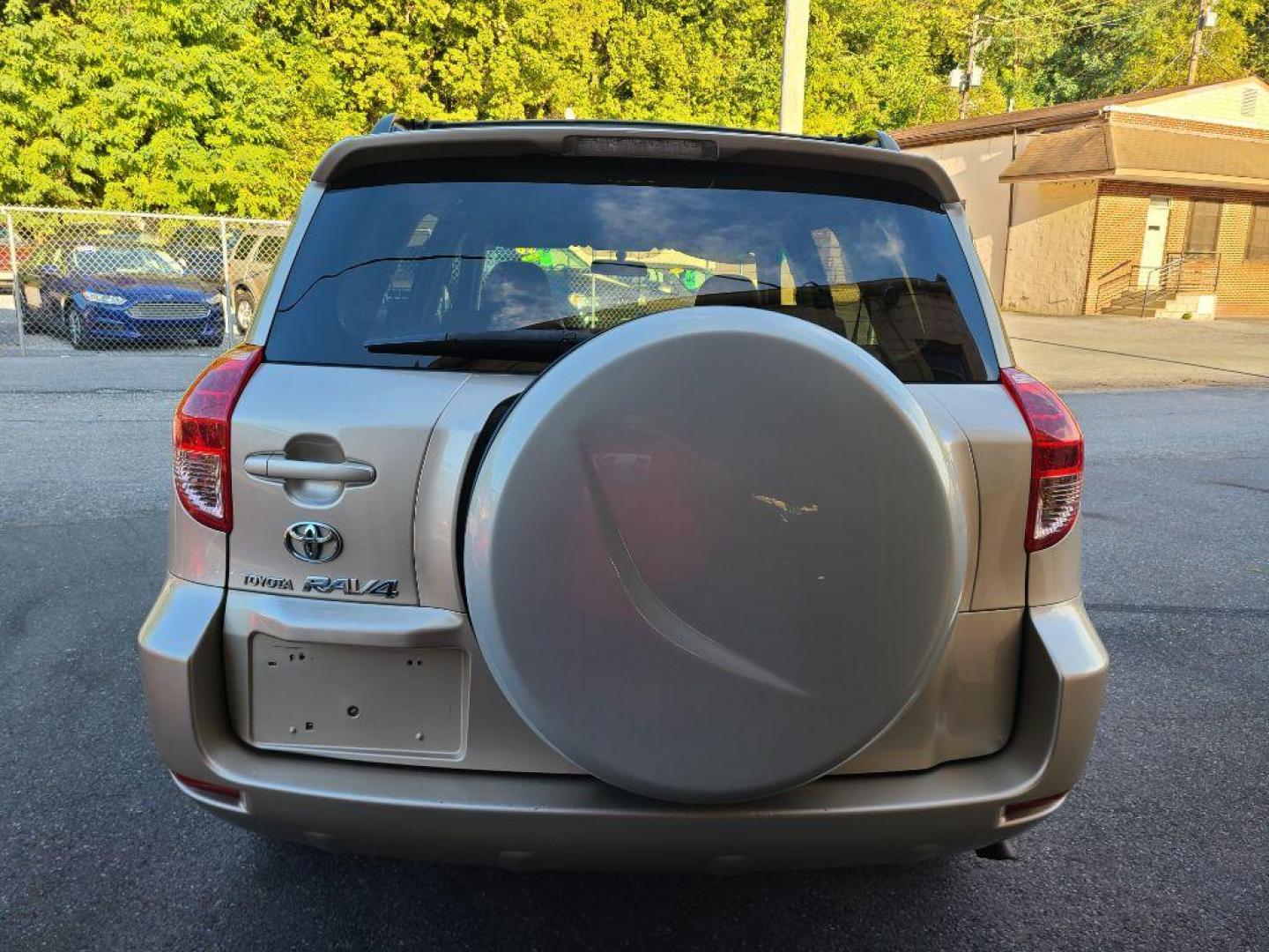 2007 BEIGE TOYOTA RAV4 4DR (JTMZD33V375) with an 2.4L engine, Automatic transmission, located at 117 North Cameron Street, Harrisburg, PA, 17101, (717) 963-8962, 40.267021, -76.875351 - WE FINANCE!!! Good Credit/ Bad Credit/ No Credit - ALL Trade-Ins Welcomed!!! ***Guaranteed Credit Approval*** APPLY ONLINE or CALL us TODAY ;) Please call us to discuss your cash and financing options. - Photo#3