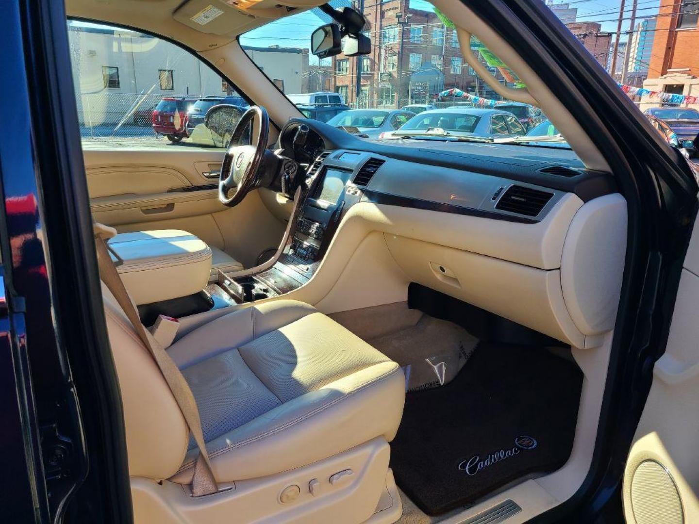 2008 BLUE CADILLAC ESCALADE ESV (1GYFK66848R) with an 6.2L engine, Automatic transmission, located at 117 North Cameron Street, Harrisburg, PA, 17101, (717) 963-8962, 40.267021, -76.875351 - WE FINANCE!!! Good Credit/ Bad Credit/ No Credit - ALL Trade-Ins Welcomed!!! ***Guaranteed Credit Approval*** APPLY ONLINE or CALL us TODAY ;) Internet Prices and Marketplace Prices are SPECIAL discounted ***CASH DEALS*** Retail Prices are higher. Please call us to discuss your cash and finan - Photo#10