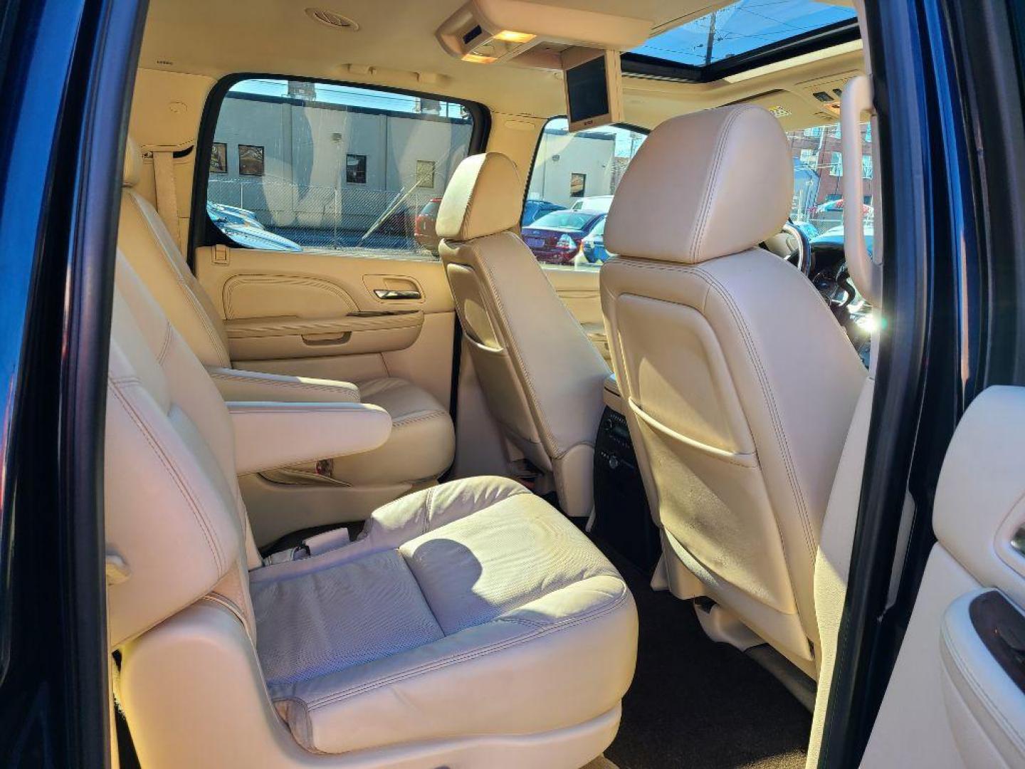2008 BLUE CADILLAC ESCALADE ESV (1GYFK66848R) with an 6.2L engine, Automatic transmission, located at 117 North Cameron Street, Harrisburg, PA, 17101, (717) 963-8962, 40.267021, -76.875351 - WE FINANCE!!! Good Credit/ Bad Credit/ No Credit - ALL Trade-Ins Welcomed!!! ***Guaranteed Credit Approval*** APPLY ONLINE or CALL us TODAY ;) Internet Prices and Marketplace Prices are SPECIAL discounted ***CASH DEALS*** Retail Prices are higher. Please call us to discuss your cash and finan - Photo#13