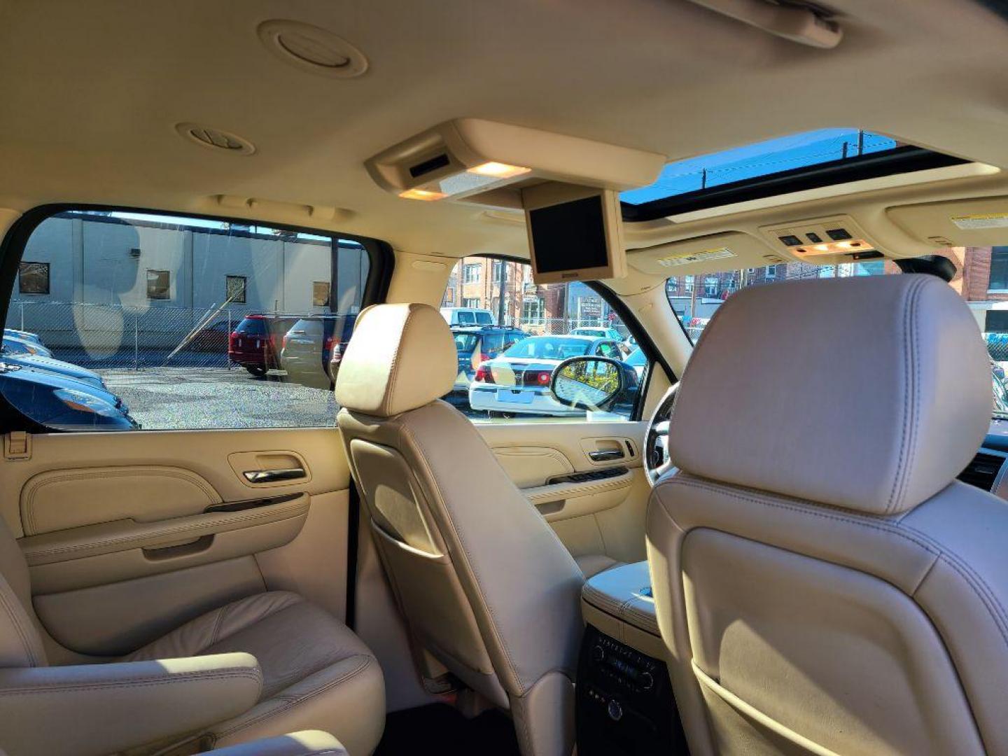 2008 BLUE CADILLAC ESCALADE ESV (1GYFK66848R) with an 6.2L engine, Automatic transmission, located at 117 North Cameron Street, Harrisburg, PA, 17101, (717) 963-8962, 40.267021, -76.875351 - WE FINANCE!!! Good Credit/ Bad Credit/ No Credit - ALL Trade-Ins Welcomed!!! ***Guaranteed Credit Approval*** APPLY ONLINE or CALL us TODAY ;) Internet Prices and Marketplace Prices are SPECIAL discounted ***CASH DEALS*** Retail Prices are higher. Please call us to discuss your cash and finan - Photo#14