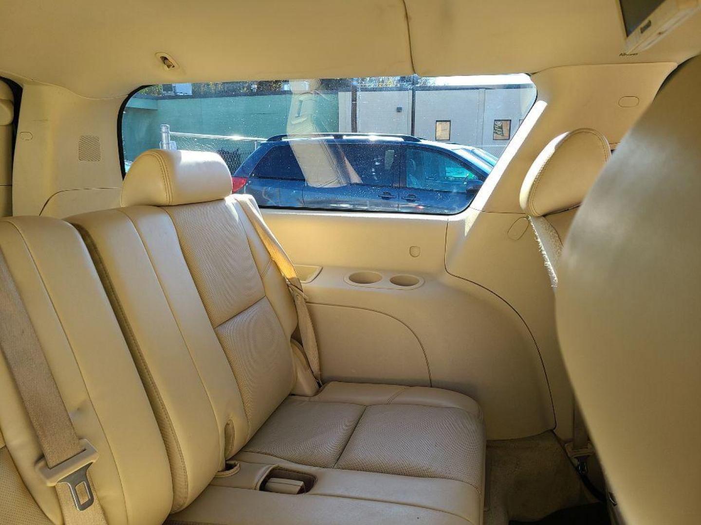 2008 BLUE CADILLAC ESCALADE ESV (1GYFK66848R) with an 6.2L engine, Automatic transmission, located at 117 North Cameron Street, Harrisburg, PA, 17101, (717) 963-8962, 40.267021, -76.875351 - WE FINANCE!!! Good Credit/ Bad Credit/ No Credit - ALL Trade-Ins Welcomed!!! ***Guaranteed Credit Approval*** APPLY ONLINE or CALL us TODAY ;) Internet Prices and Marketplace Prices are SPECIAL discounted ***CASH DEALS*** Retail Prices are higher. Please call us to discuss your cash and finan - Photo#16