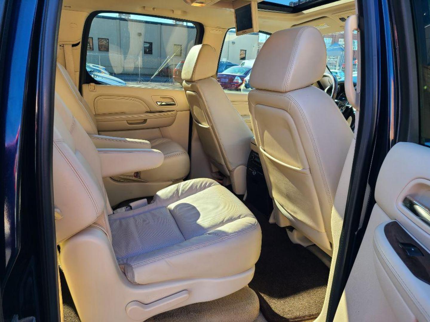 2008 BLUE CADILLAC ESCALADE ESV (1GYFK66848R) with an 6.2L engine, Automatic transmission, located at 117 North Cameron Street, Harrisburg, PA, 17101, (717) 963-8962, 40.267021, -76.875351 - WE FINANCE!!! Good Credit/ Bad Credit/ No Credit - ALL Trade-Ins Welcomed!!! ***Guaranteed Credit Approval*** APPLY ONLINE or CALL us TODAY ;) Internet Prices and Marketplace Prices are SPECIAL discounted ***CASH DEALS*** Retail Prices are higher. Please call us to discuss your cash and finan - Photo#17