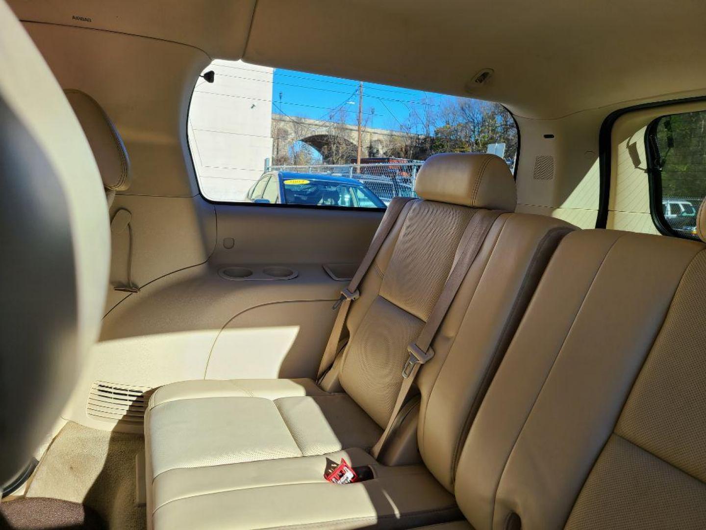 2008 BLUE CADILLAC ESCALADE ESV (1GYFK66848R) with an 6.2L engine, Automatic transmission, located at 117 North Cameron Street, Harrisburg, PA, 17101, (717) 963-8962, 40.267021, -76.875351 - WE FINANCE!!! Good Credit/ Bad Credit/ No Credit - ALL Trade-Ins Welcomed!!! ***Guaranteed Credit Approval*** APPLY ONLINE or CALL us TODAY ;) Internet Prices and Marketplace Prices are SPECIAL discounted ***CASH DEALS*** Retail Prices are higher. Please call us to discuss your cash and finan - Photo#19