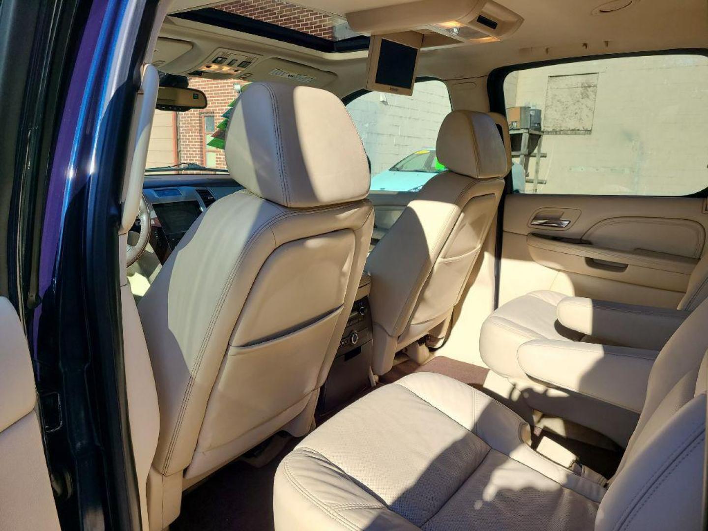 2008 BLUE CADILLAC ESCALADE ESV (1GYFK66848R) with an 6.2L engine, Automatic transmission, located at 117 North Cameron Street, Harrisburg, PA, 17101, (717) 963-8962, 40.267021, -76.875351 - WE FINANCE!!! Good Credit/ Bad Credit/ No Credit - ALL Trade-Ins Welcomed!!! ***Guaranteed Credit Approval*** APPLY ONLINE or CALL us TODAY ;) Internet Prices and Marketplace Prices are SPECIAL discounted ***CASH DEALS*** Retail Prices are higher. Please call us to discuss your cash and finan - Photo#20