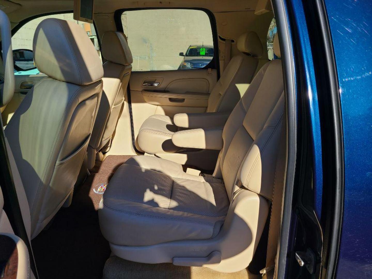 2008 BLUE CADILLAC ESCALADE ESV (1GYFK66848R) with an 6.2L engine, Automatic transmission, located at 117 North Cameron Street, Harrisburg, PA, 17101, (717) 963-8962, 40.267021, -76.875351 - WE FINANCE!!! Good Credit/ Bad Credit/ No Credit - ALL Trade-Ins Welcomed!!! ***Guaranteed Credit Approval*** APPLY ONLINE or CALL us TODAY ;) Internet Prices and Marketplace Prices are SPECIAL discounted ***CASH DEALS*** Retail Prices are higher. Please call us to discuss your cash and finan - Photo#21