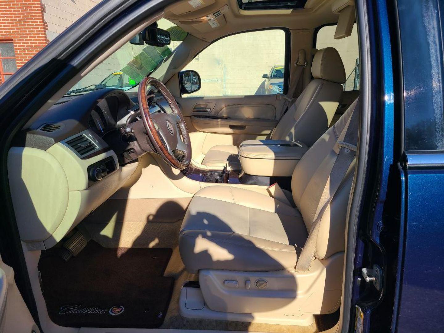 2008 BLUE CADILLAC ESCALADE ESV (1GYFK66848R) with an 6.2L engine, Automatic transmission, located at 117 North Cameron Street, Harrisburg, PA, 17101, (717) 963-8962, 40.267021, -76.875351 - WE FINANCE!!! Good Credit/ Bad Credit/ No Credit - ALL Trade-Ins Welcomed!!! ***Guaranteed Credit Approval*** APPLY ONLINE or CALL us TODAY ;) Internet Prices and Marketplace Prices are SPECIAL discounted ***CASH DEALS*** Retail Prices are higher. Please call us to discuss your cash and finan - Photo#23