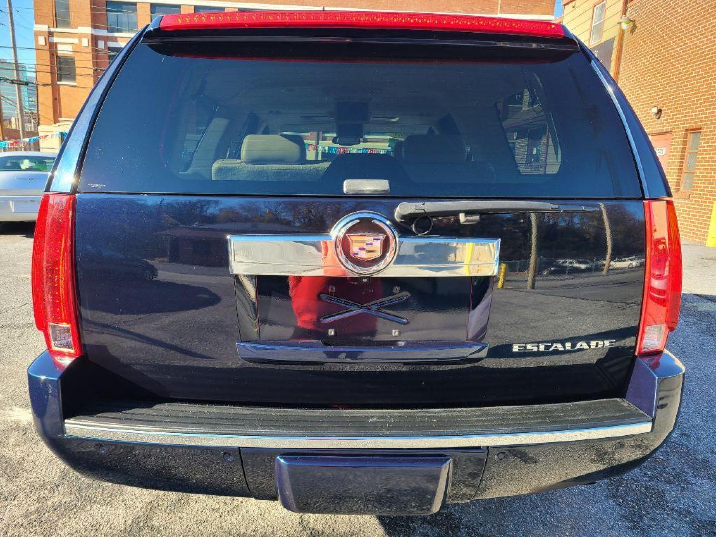2008 BLUE CADILLAC ESCALADE ESV (1GYFK66848R) with an 6.2L engine, Automatic transmission, located at 117 North Cameron Street, Harrisburg, PA, 17101, (717) 963-8962, 40.267021, -76.875351 - WE FINANCE!!! Good Credit/ Bad Credit/ No Credit - ALL Trade-Ins Welcomed!!! ***Guaranteed Credit Approval*** APPLY ONLINE or CALL us TODAY ;) Internet Prices and Marketplace Prices are SPECIAL discounted ***CASH DEALS*** Retail Prices are higher. Please call us to discuss your cash and finan - Photo#3