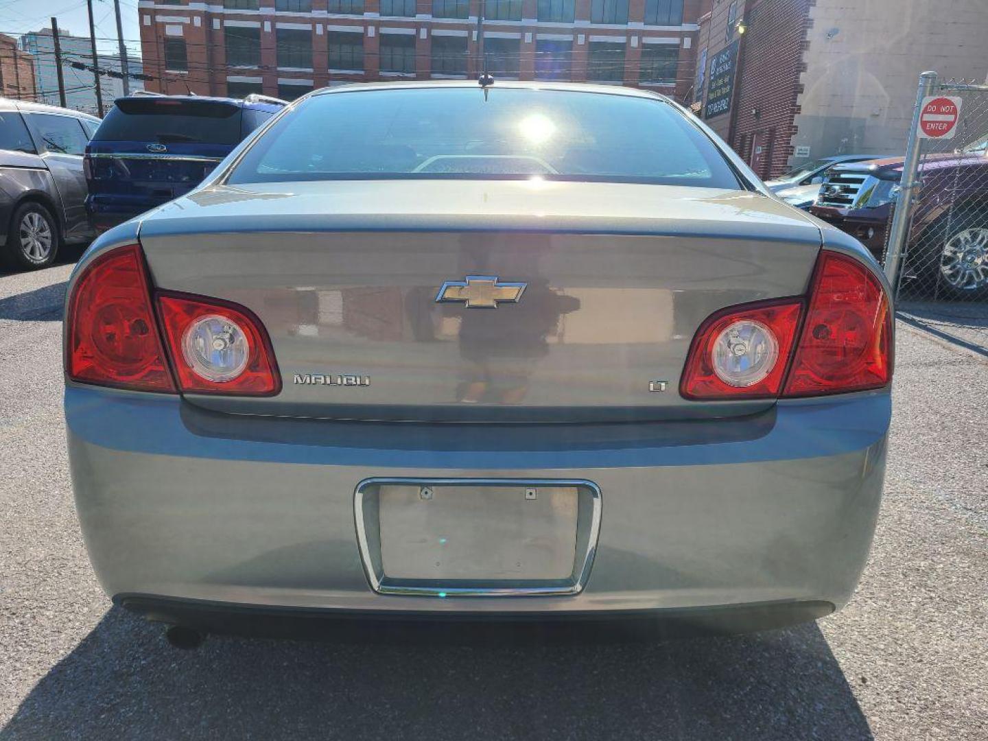 2008 GRAY CHEVROLET MALIBU 2LT (1G1ZJ57B684) with an 2.4L engine, Automatic transmission, located at 117 North Cameron Street, Harrisburg, PA, 17101, (717) 963-8962, 40.267021, -76.875351 - Photo#3