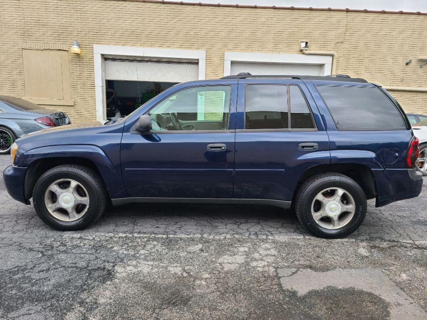 2008 BLUE CHEVROLET TRAILBLAZER LS (1GNDT13S782) with an 4.2L engine, Automatic transmission, located at 117 North Cameron Street, Harrisburg, PA, 17101, (717) 963-8962, 40.267021, -76.875351 - WE FINANCE!!! Good Credit/ Bad Credit/ No Credit - ALL Trade-Ins Welcomed!!! ***Guaranteed Credit Approval*** APPLY ONLINE or CALL us TODAY ;) Internet Prices and Marketplace Prices are SPECIAL discounted ***CASH DEALS*** Retail Prices are higher. Please call us to discuss your cash and finan - Photo#2