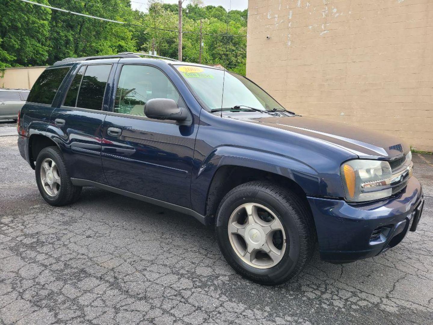 2008 BLUE CHEVROLET TRAILBLAZER LS (1GNDT13S782) with an 4.2L engine, Automatic transmission, located at 117 North Cameron Street, Harrisburg, PA, 17101, (717) 963-8962, 40.267021, -76.875351 - WE FINANCE!!! Good Credit/ Bad Credit/ No Credit - ALL Trade-Ins Welcomed!!! ***Guaranteed Credit Approval*** APPLY ONLINE or CALL us TODAY ;) Internet Prices and Marketplace Prices are SPECIAL discounted ***CASH DEALS*** Retail Prices are higher. Please call us to discuss your cash and finan - Photo#6
