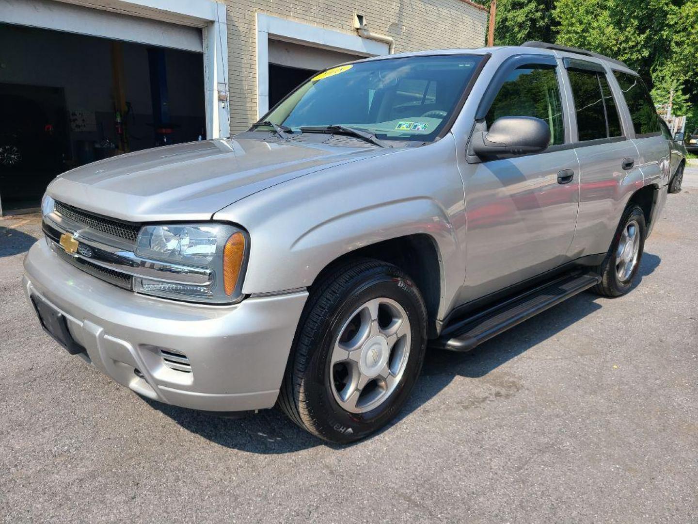 2008 SILVER CHEVROLET TRAILBLAZER LS (1GNDT13S982) with an 4.2L engine, Automatic transmission, located at 117 North Cameron Street, Harrisburg, PA, 17101, (717) 963-8962, 40.267021, -76.875351 - WE FINANCE!!! Good Credit/ Bad Credit/ No Credit - ALL Trade-Ins Welcomed!!! ***Guaranteed Credit Approval*** APPLY ONLINE or CALL us TODAY ;) Internet Prices and Marketplace Prices are SPECIAL discounted ***CASH DEALS*** Retail Prices are higher. Please call us to discuss your cash and finan - Photo#0