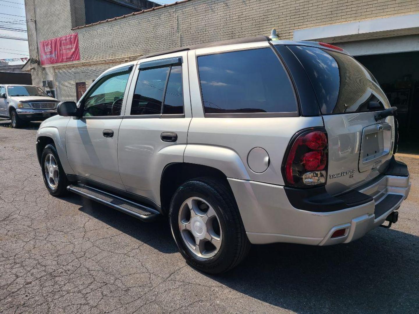 2008 SILVER CHEVROLET TRAILBLAZER LS (1GNDT13S982) with an 4.2L engine, Automatic transmission, located at 117 North Cameron Street, Harrisburg, PA, 17101, (717) 963-8962, 40.267021, -76.875351 - WE FINANCE!!! Good Credit/ Bad Credit/ No Credit - ALL Trade-Ins Welcomed!!! ***Guaranteed Credit Approval*** APPLY ONLINE or CALL us TODAY ;) Internet Prices and Marketplace Prices are SPECIAL discounted ***CASH DEALS*** Retail Prices are higher. Please call us to discuss your cash and finan - Photo#2