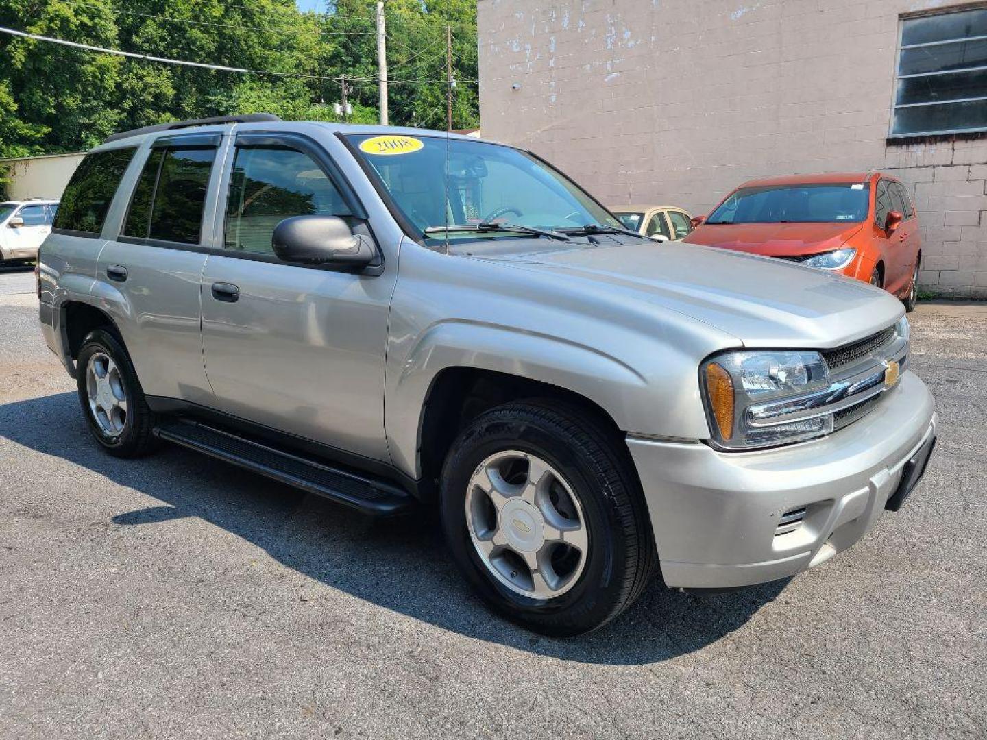 2008 SILVER CHEVROLET TRAILBLAZER LS (1GNDT13S982) with an 4.2L engine, Automatic transmission, located at 117 North Cameron Street, Harrisburg, PA, 17101, (717) 963-8962, 40.267021, -76.875351 - WE FINANCE!!! Good Credit/ Bad Credit/ No Credit - ALL Trade-Ins Welcomed!!! ***Guaranteed Credit Approval*** APPLY ONLINE or CALL us TODAY ;) Internet Prices and Marketplace Prices are SPECIAL discounted ***CASH DEALS*** Retail Prices are higher. Please call us to discuss your cash and finan - Photo#6