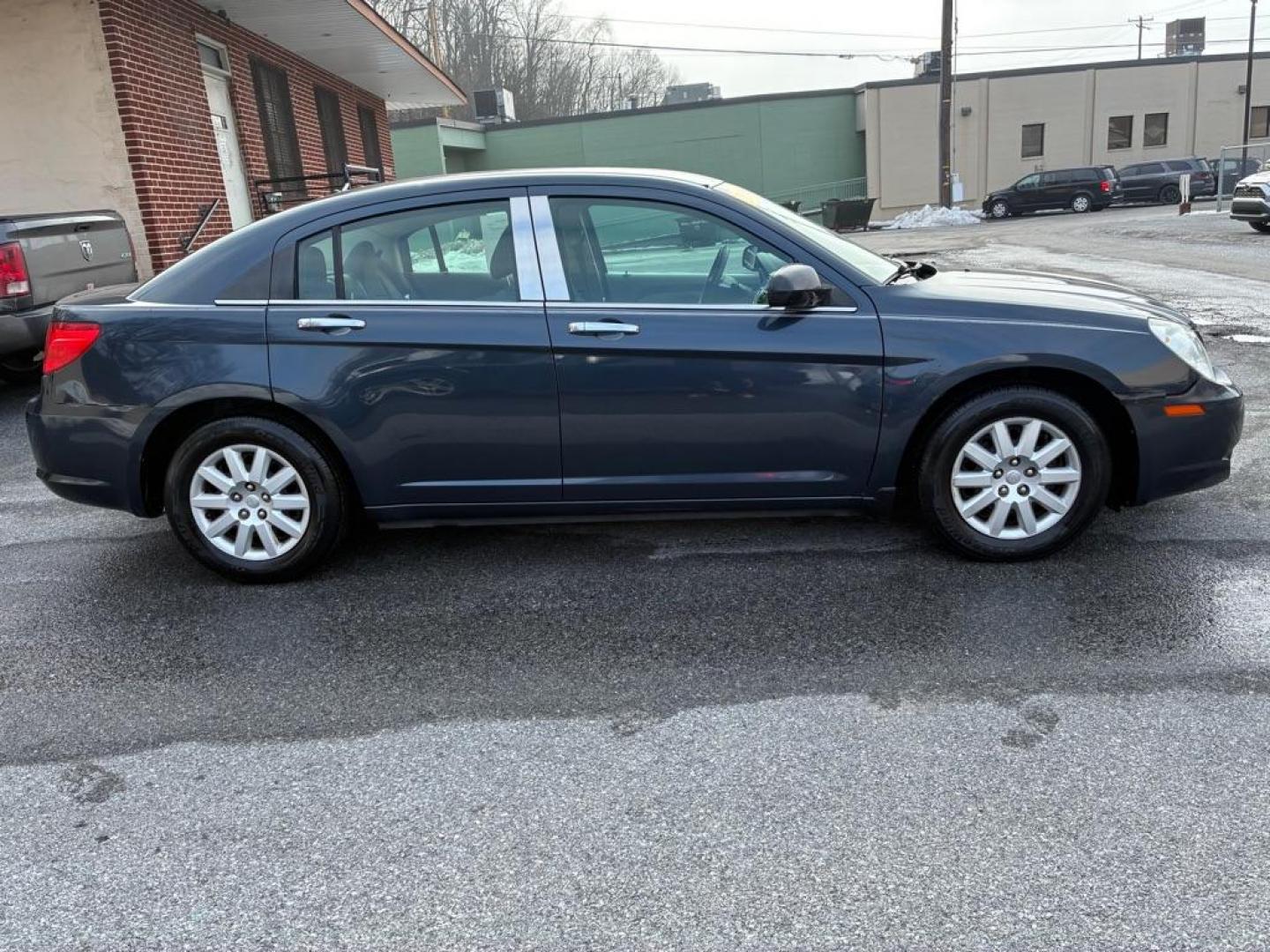 2008 BLUE CHRYSLER SEBRING LX (1C3LC46R58N) with an 2.7L engine, Automatic transmission, located at 117 North Cameron Street, Harrisburg, PA, 17101, (717) 963-8962, 40.267021, -76.875351 - WE FINANCE!!! Good Credit/ Challenged Credit/ No Credit - ALL Trade-Ins Welcomed!!! APPLY ONLINE or CALL us TODAY ;) Please call us to discuss your cash and/or financing options. - Photo#5