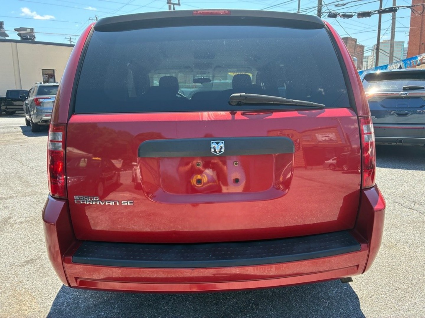2008 RED DODGE GRAND CARAVAN SE (1D8HN44HX8B) with an 3.3L engine, Automatic transmission, located at 117 North Cameron Street, Harrisburg, PA, 17101, (717) 963-8962, 40.267021, -76.875351 - WE FINANCE!!! MOST vehicles are available for financing. Good Credit/ Challenged Credit/ No Credit - ALL Trade-Ins Welcomed!!! APPLY ONLINE or CALL us TODAY Please call us to discuss your cash and/or financing options. Thanks for checking our inventory! We're here to help.- Photo#4
