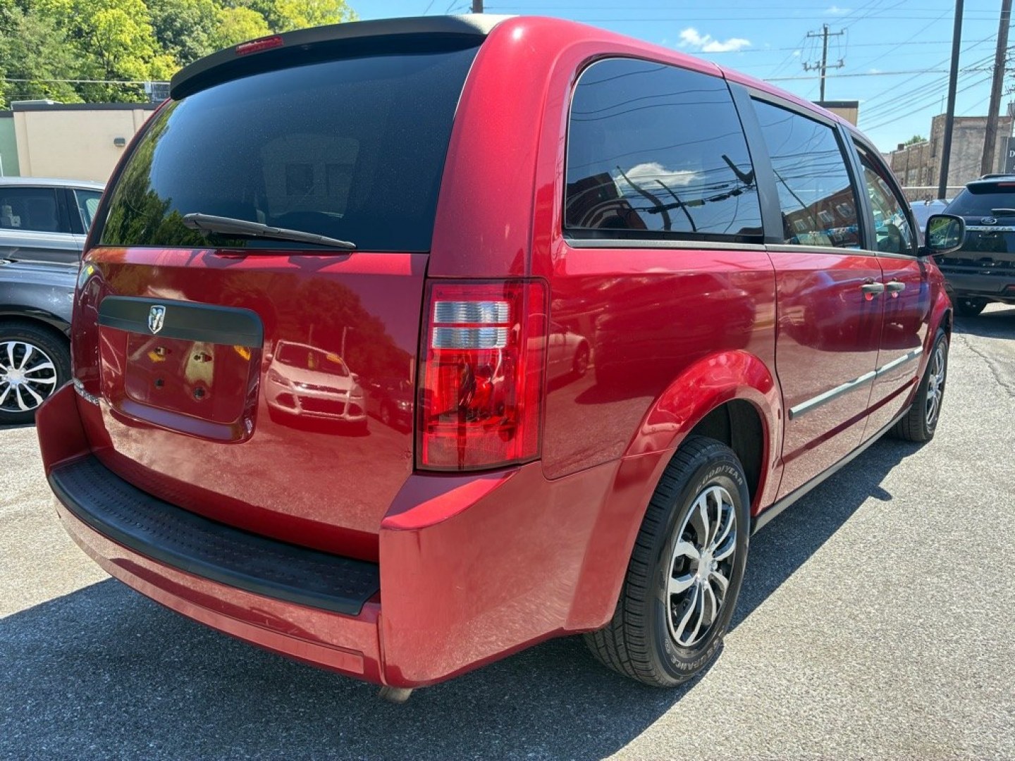 2008 RED DODGE GRAND CARAVAN SE (1D8HN44HX8B) with an 3.3L engine, Automatic transmission, located at 117 North Cameron Street, Harrisburg, PA, 17101, (717) 963-8962, 40.267021, -76.875351 - WE FINANCE!!! MOST vehicles are available for financing. Good Credit/ Challenged Credit/ No Credit - ALL Trade-Ins Welcomed!!! APPLY ONLINE or CALL us TODAY Please call us to discuss your cash and/or financing options. Thanks for checking our inventory! We're here to help.- Photo#5