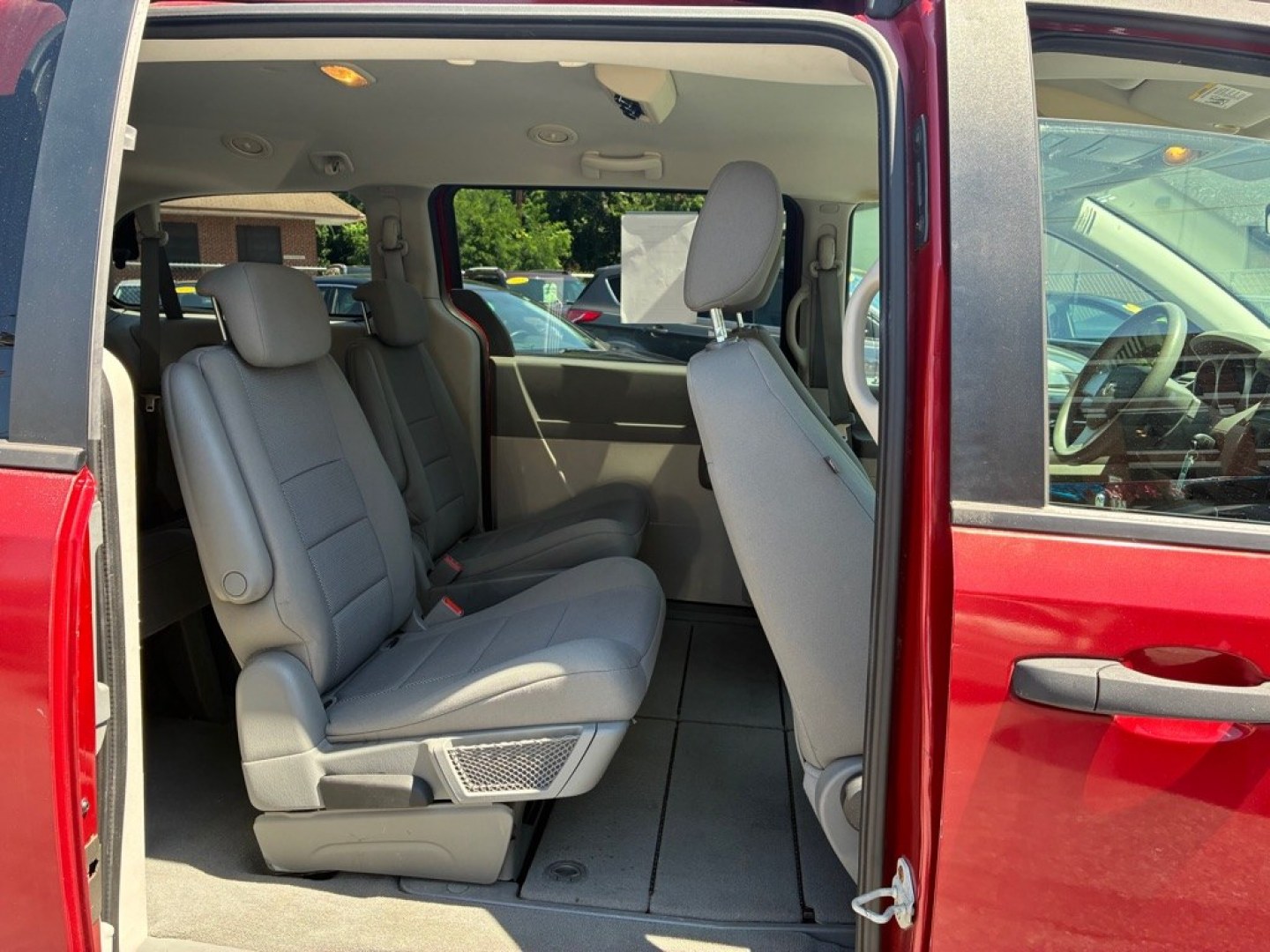 2008 RED DODGE GRAND CARAVAN SE (1D8HN44HX8B) with an 3.3L engine, Automatic transmission, located at 117 North Cameron Street, Harrisburg, PA, 17101, (717) 963-8962, 40.267021, -76.875351 - WE FINANCE!!! MOST vehicles are available for financing. Good Credit/ Challenged Credit/ No Credit - ALL Trade-Ins Welcomed!!! APPLY ONLINE or CALL us TODAY Please call us to discuss your cash and/or financing options. Thanks for checking our inventory! We're here to help.- Photo#10