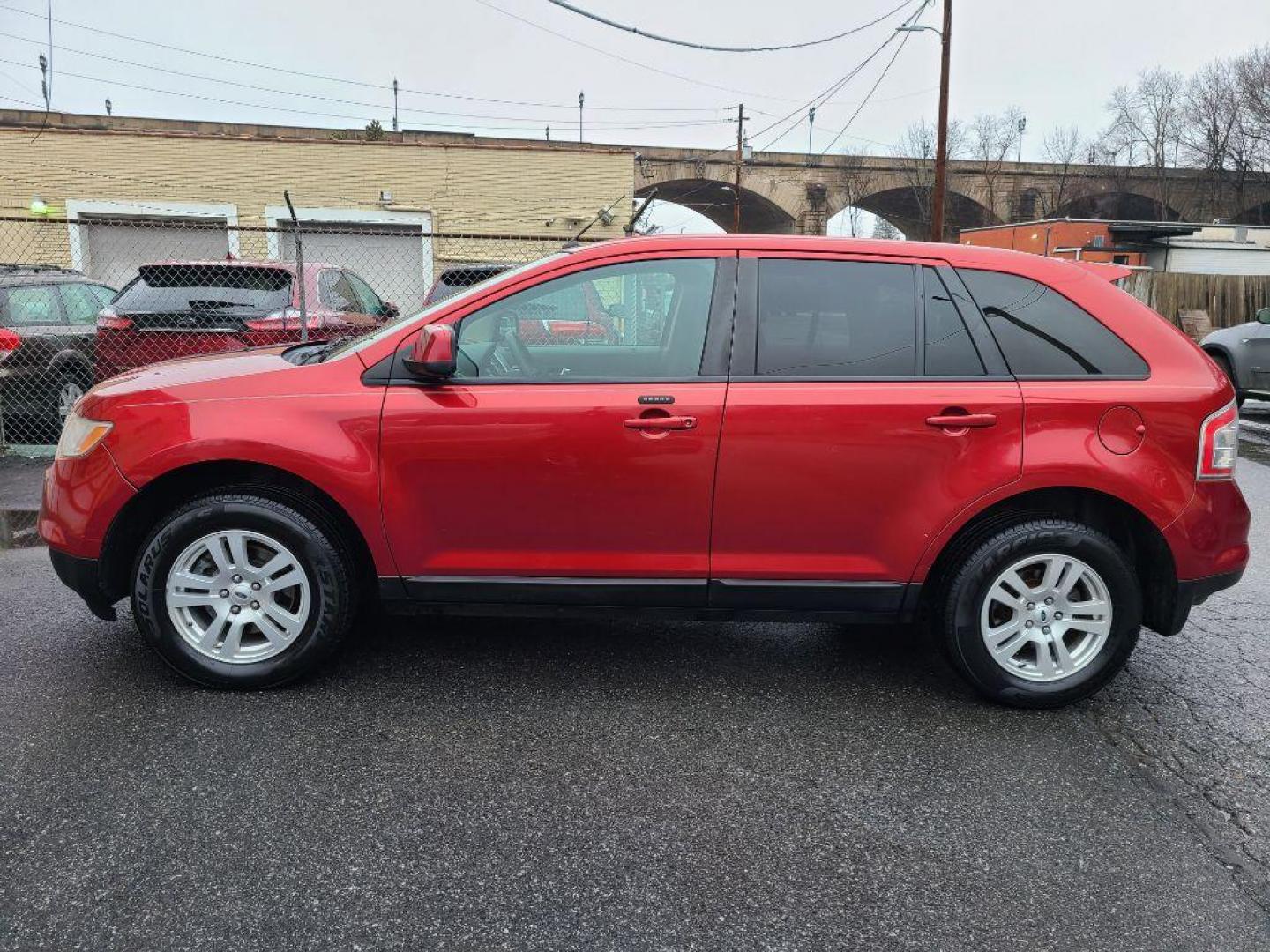 2008 RED FORD EDGE SEL (2FMDK48C08B) with an 3.5L engine, Automatic transmission, located at 117 North Cameron Street, Harrisburg, PA, 17101, (717) 963-8962, 40.267021, -76.875351 - WE FINANCE!!! Good Credit/ Bad Credit/ No Credit - ALL Trade-Ins Welcomed!!! ***Guaranteed Credit Approval*** APPLY ONLINE or CALL us TODAY ;) Internet Prices and Marketplace Prices are SPECIAL discounted ***CASH DEALS*** Retail Prices are higher. Please call us to discuss your cash and finan - Photo#1