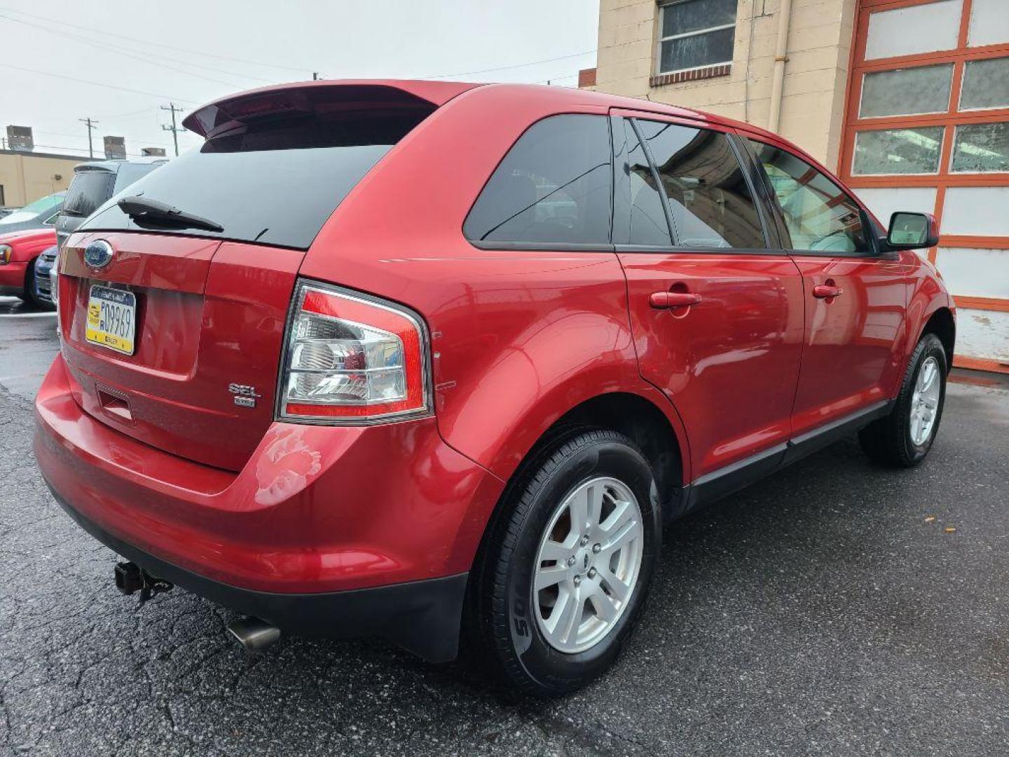 2008 RED FORD EDGE SEL (2FMDK48C08B) with an 3.5L engine, Automatic transmission, located at 117 North Cameron Street, Harrisburg, PA, 17101, (717) 963-8962, 40.267021, -76.875351 - WE FINANCE!!! Good Credit/ Bad Credit/ No Credit - ALL Trade-Ins Welcomed!!! ***Guaranteed Credit Approval*** APPLY ONLINE or CALL us TODAY ;) Internet Prices and Marketplace Prices are SPECIAL discounted ***CASH DEALS*** Retail Prices are higher. Please call us to discuss your cash and finan - Photo#4