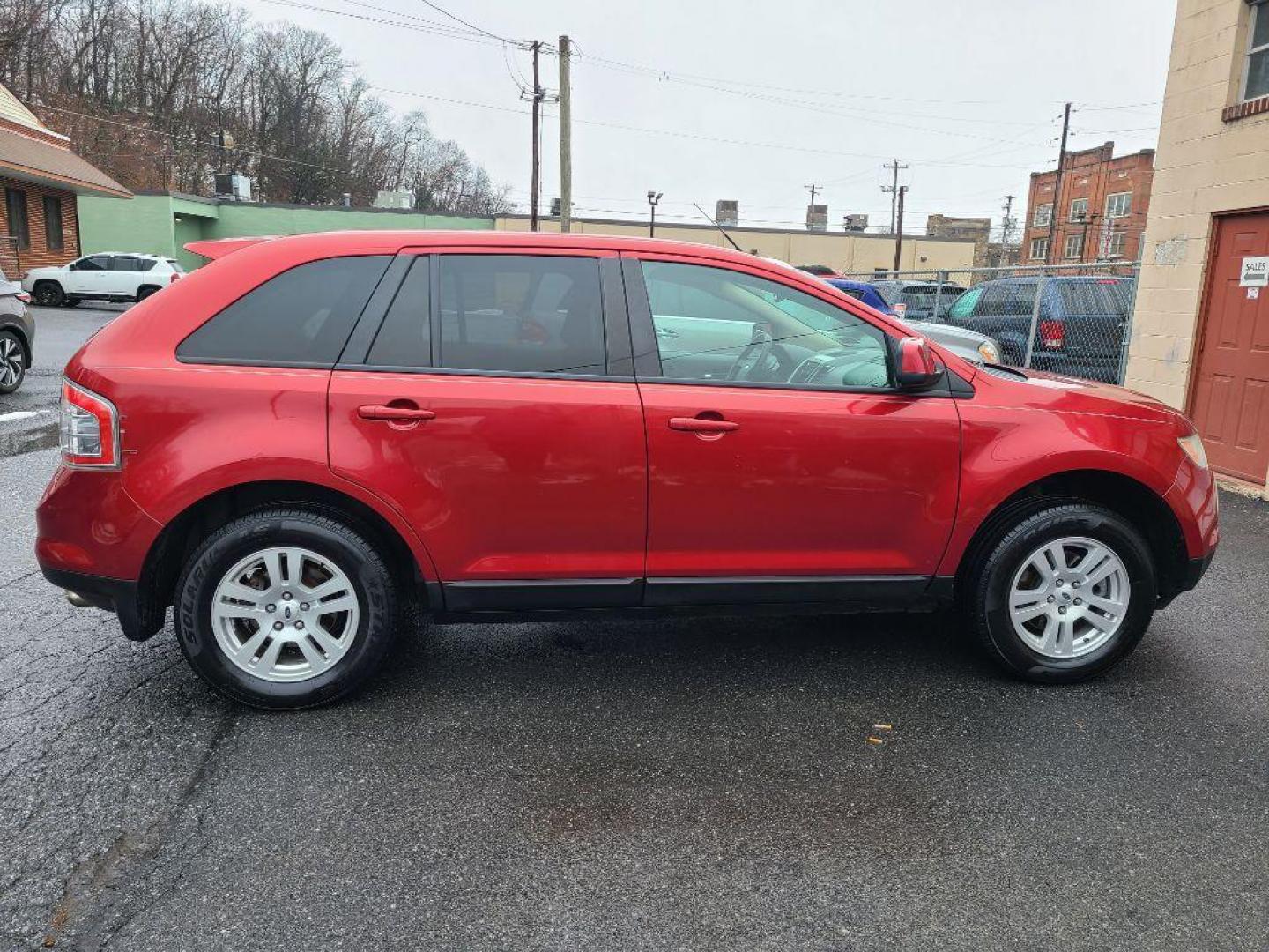 2008 RED FORD EDGE SEL (2FMDK48C08B) with an 3.5L engine, Automatic transmission, located at 117 North Cameron Street, Harrisburg, PA, 17101, (717) 963-8962, 40.267021, -76.875351 - WE FINANCE!!! Good Credit/ Bad Credit/ No Credit - ALL Trade-Ins Welcomed!!! ***Guaranteed Credit Approval*** APPLY ONLINE or CALL us TODAY ;) Internet Prices and Marketplace Prices are SPECIAL discounted ***CASH DEALS*** Retail Prices are higher. Please call us to discuss your cash and finan - Photo#5