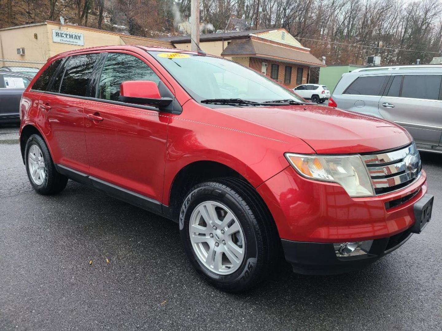 2008 RED FORD EDGE SEL (2FMDK48C08B) with an 3.5L engine, Automatic transmission, located at 117 North Cameron Street, Harrisburg, PA, 17101, (717) 963-8962, 40.267021, -76.875351 - WE FINANCE!!! Good Credit/ Bad Credit/ No Credit - ALL Trade-Ins Welcomed!!! ***Guaranteed Credit Approval*** APPLY ONLINE or CALL us TODAY ;) Internet Prices and Marketplace Prices are SPECIAL discounted ***CASH DEALS*** Retail Prices are higher. Please call us to discuss your cash and finan - Photo#6