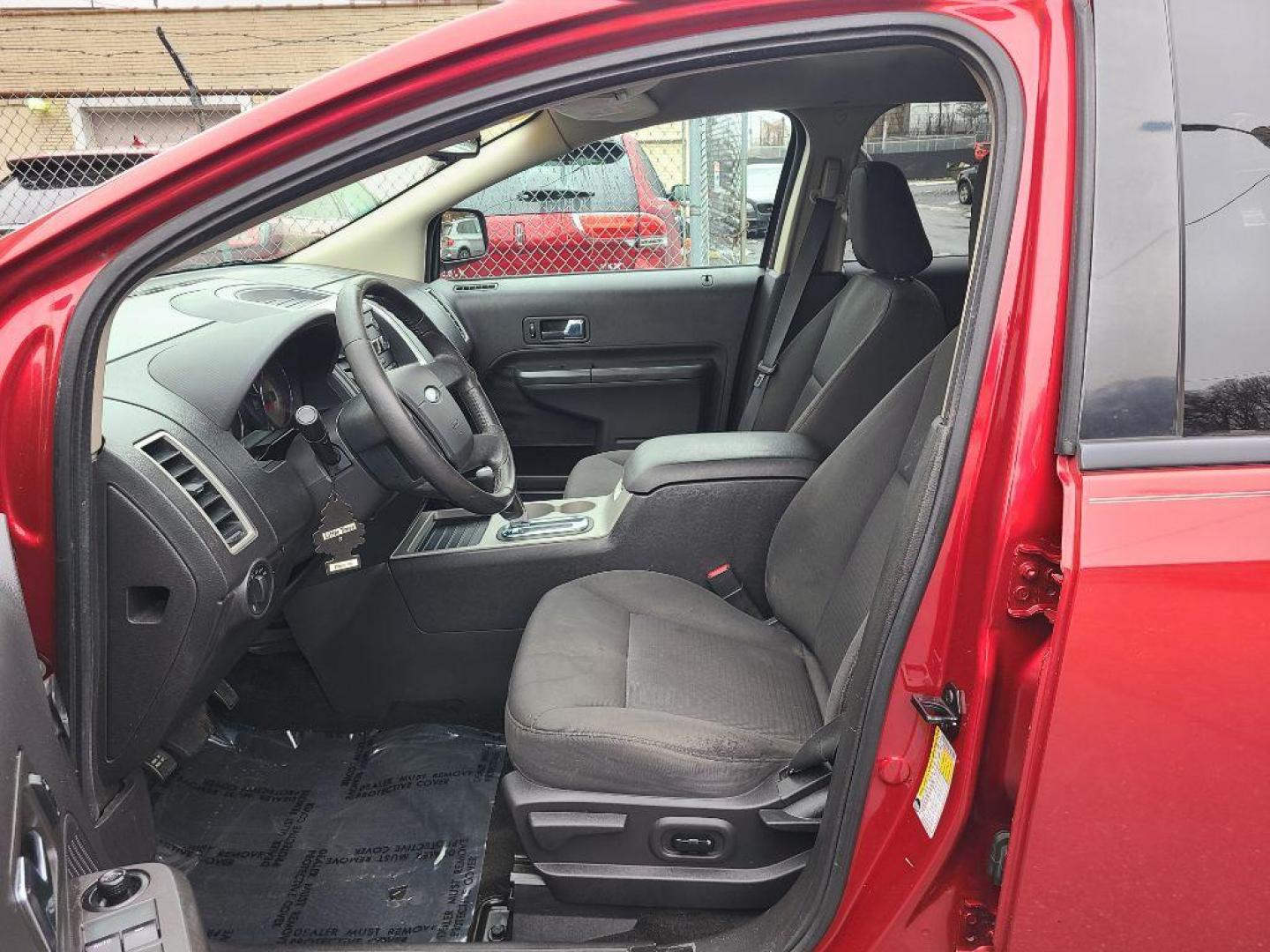 2008 RED FORD EDGE SEL (2FMDK48C08B) with an 3.5L engine, Automatic transmission, located at 117 North Cameron Street, Harrisburg, PA, 17101, (717) 963-8962, 40.267021, -76.875351 - WE FINANCE!!! Good Credit/ Bad Credit/ No Credit - ALL Trade-Ins Welcomed!!! ***Guaranteed Credit Approval*** APPLY ONLINE or CALL us TODAY ;) Internet Prices and Marketplace Prices are SPECIAL discounted ***CASH DEALS*** Retail Prices are higher. Please call us to discuss your cash and finan - Photo#8