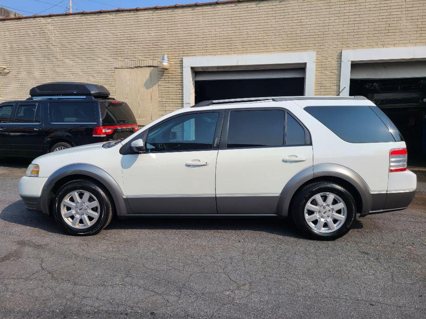 2008 WHITE FORD TAURUS X SEL (1FMDK05W08G) with an 3.5L engine, Automatic transmission, located at 117 North Cameron Street, Harrisburg, PA, 17101, (717) 963-8962, 40.267021, -76.875351 - WE FINANCE!!! Good Credit/ Bad Credit/ No Credit - ALL Trade-Ins Welcomed!!! ***Guaranteed Credit Approval*** APPLY ONLINE or CALL us TODAY ;) Internet Prices and Marketplace Prices are SPECIAL discounted ***CASH DEALS*** Retail Prices are higher. Please call us to discuss your cash and finan - Photo#1
