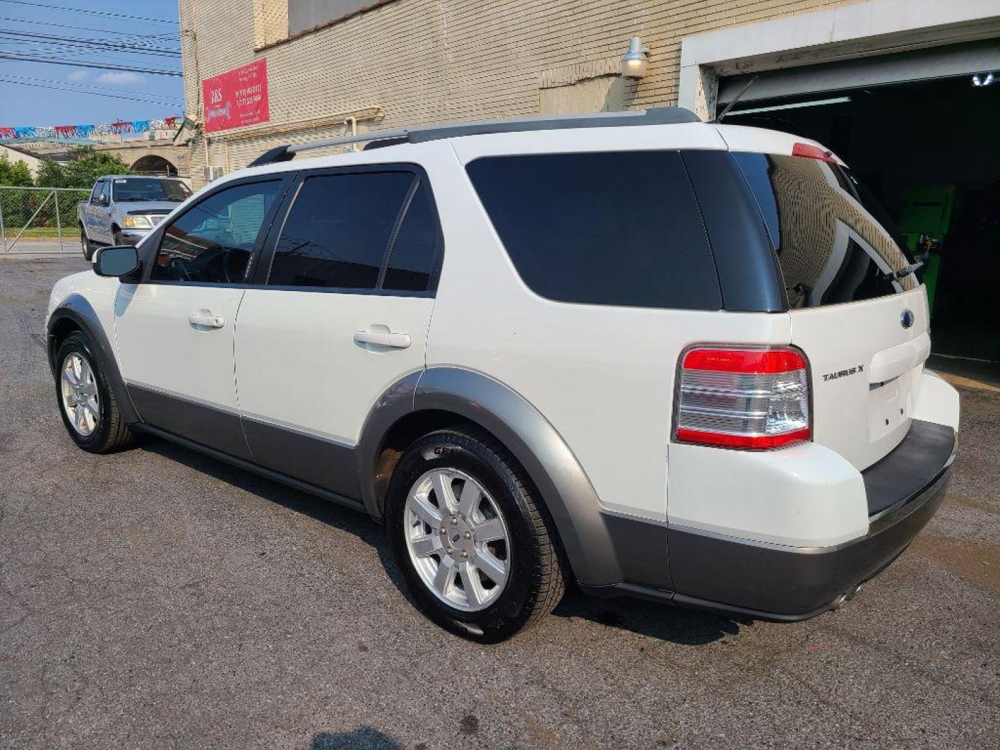 2008 WHITE FORD TAURUS X SEL (1FMDK05W08G) with an 3.5L engine, Automatic transmission, located at 117 North Cameron Street, Harrisburg, PA, 17101, (717) 963-8962, 40.267021, -76.875351 - WE FINANCE!!! Good Credit/ Bad Credit/ No Credit - ALL Trade-Ins Welcomed!!! ***Guaranteed Credit Approval*** APPLY ONLINE or CALL us TODAY ;) Internet Prices and Marketplace Prices are SPECIAL discounted ***CASH DEALS*** Retail Prices are higher. Please call us to discuss your cash and finan - Photo#3