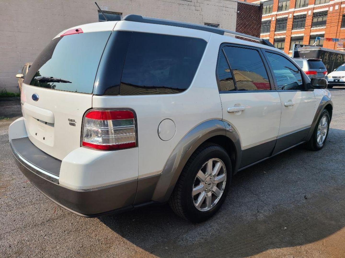 2008 WHITE FORD TAURUS X SEL (1FMDK05W08G) with an 3.5L engine, Automatic transmission, located at 117 North Cameron Street, Harrisburg, PA, 17101, (717) 963-8962, 40.267021, -76.875351 - WE FINANCE!!! Good Credit/ Bad Credit/ No Credit - ALL Trade-Ins Welcomed!!! ***Guaranteed Credit Approval*** APPLY ONLINE or CALL us TODAY ;) Internet Prices and Marketplace Prices are SPECIAL discounted ***CASH DEALS*** Retail Prices are higher. Please call us to discuss your cash and finan - Photo#4