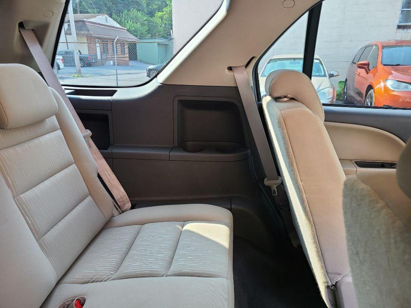 2008 WHITE FORD TAURUS X SEL (1FMDK05W08G) with an 3.5L engine, Automatic transmission, located at 117 North Cameron Street, Harrisburg, PA, 17101, (717) 963-8962, 40.267021, -76.875351 - WE FINANCE!!! Good Credit/ Bad Credit/ No Credit - ALL Trade-Ins Welcomed!!! ***Guaranteed Credit Approval*** APPLY ONLINE or CALL us TODAY ;) Internet Prices and Marketplace Prices are SPECIAL discounted ***CASH DEALS*** Retail Prices are higher. Please call us to discuss your cash and finan - Photo#10
