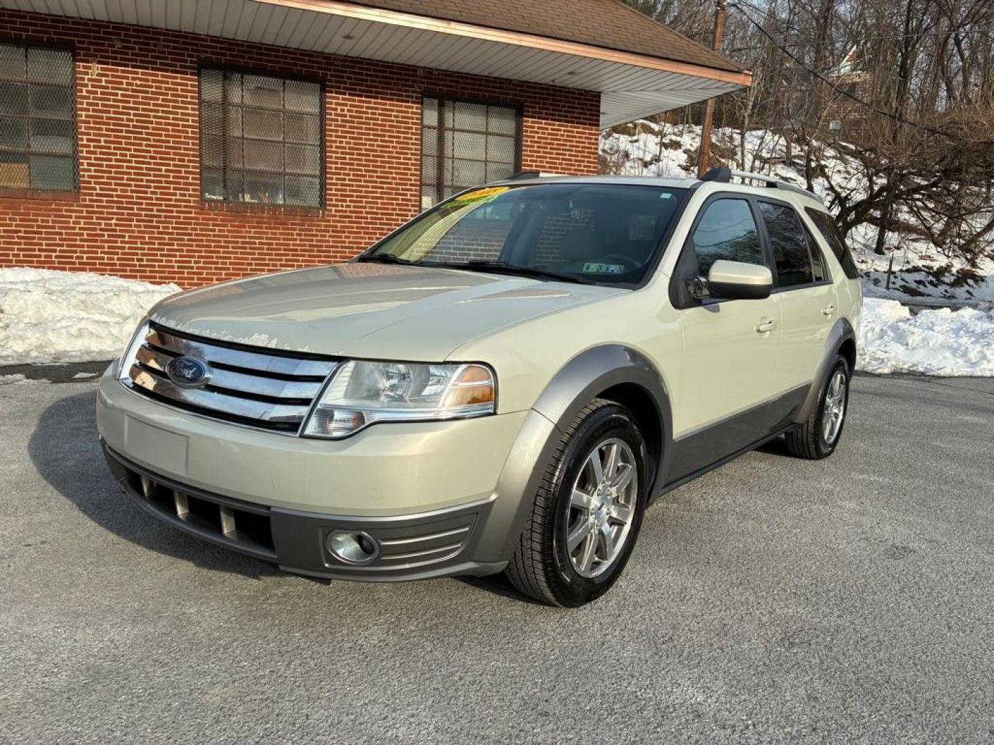 2008 GRAY FORD TAURUS X SEL (1FMDK05W38G) with an 3.5L engine, Automatic transmission, located at 117 North Cameron Street, Harrisburg, PA, 17101, (717) 963-8962, 40.267021, -76.875351 - WE FINANCE!!! Good Credit/ Challenged Credit/ No Credit - ALL Trade-Ins Welcomed!!! APPLY ONLINE or CALL us TODAY ;) Please call us to discuss your cash and/or financing options. - Photo#0