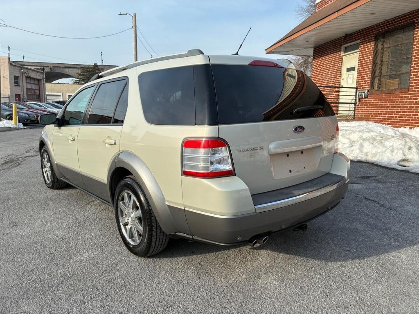 2008 GRAY FORD TAURUS X SEL (1FMDK05W38G) with an 3.5L engine, Automatic transmission, located at 117 North Cameron Street, Harrisburg, PA, 17101, (717) 963-8962, 40.267021, -76.875351 - WE FINANCE!!! Good Credit/ Challenged Credit/ No Credit - ALL Trade-Ins Welcomed!!! APPLY ONLINE or CALL us TODAY ;) Please call us to discuss your cash and/or financing options. - Photo#2