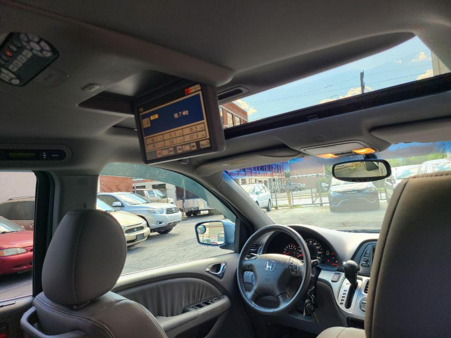 2008 BLUE HONDA ODYSSEY EXL (5FNRL38798B) with an 3.5L engine, Automatic transmission, located at 117 North Cameron Street, Harrisburg, PA, 17101, (717) 963-8962, 40.267021, -76.875351 - WE FINANCE!!! Good Credit/ Bad Credit/ No Credit - ALL Trade-Ins Welcomed!!! ***Guaranteed Credit Approval*** APPLY ONLINE or CALL us TODAY ;) Internet Prices and Marketplace Prices are SPECIAL discounted ***CASH DEALS*** Retail Prices are higher. Please call us to discuss your cash and finan - Photo#9