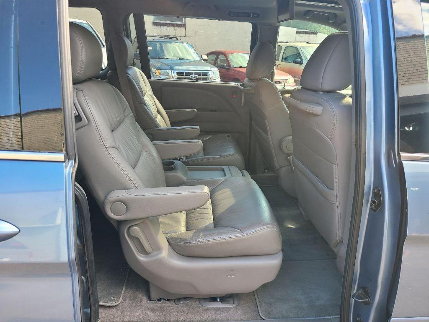 2008 BLUE HONDA ODYSSEY EXL (5FNRL38798B) with an 3.5L engine, Automatic transmission, located at 117 North Cameron Street, Harrisburg, PA, 17101, (717) 963-8962, 40.267021, -76.875351 - WE FINANCE!!! Good Credit/ Bad Credit/ No Credit - ALL Trade-Ins Welcomed!!! ***Guaranteed Credit Approval*** APPLY ONLINE or CALL us TODAY ;) Internet Prices and Marketplace Prices are SPECIAL discounted ***CASH DEALS*** Retail Prices are higher. Please call us to discuss your cash and finan - Photo#12