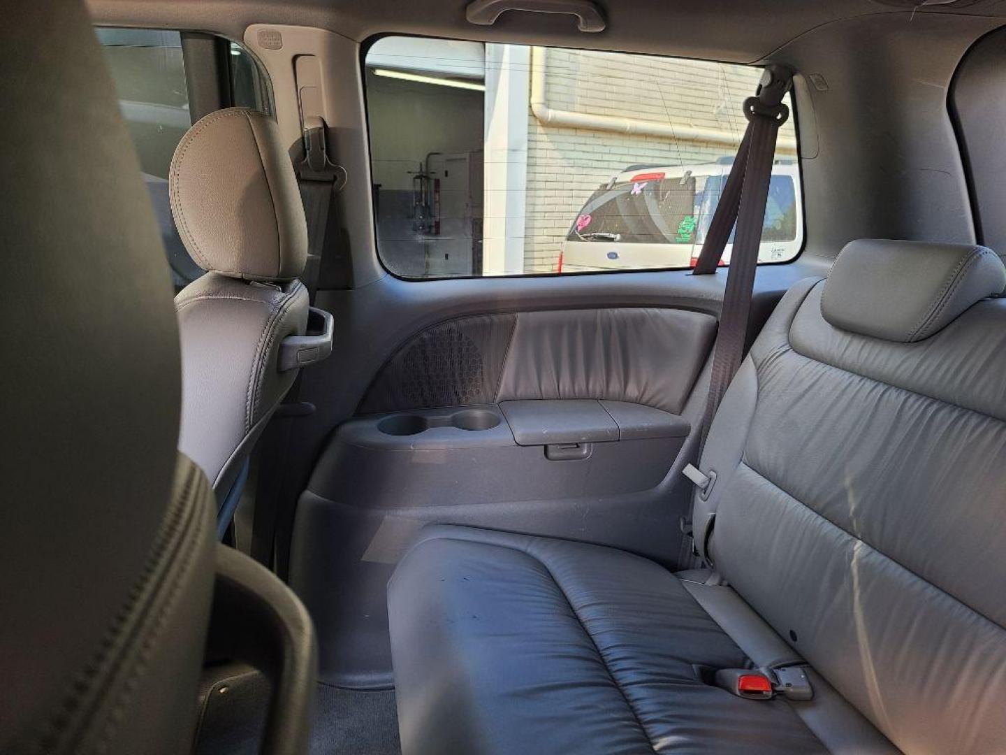2008 BLUE HONDA ODYSSEY EXL (5FNRL38798B) with an 3.5L engine, Automatic transmission, located at 117 North Cameron Street, Harrisburg, PA, 17101, (717) 963-8962, 40.267021, -76.875351 - WE FINANCE!!! Good Credit/ Bad Credit/ No Credit - ALL Trade-Ins Welcomed!!! ***Guaranteed Credit Approval*** APPLY ONLINE or CALL us TODAY ;) Internet Prices and Marketplace Prices are SPECIAL discounted ***CASH DEALS*** Retail Prices are higher. Please call us to discuss your cash and finan - Photo#14