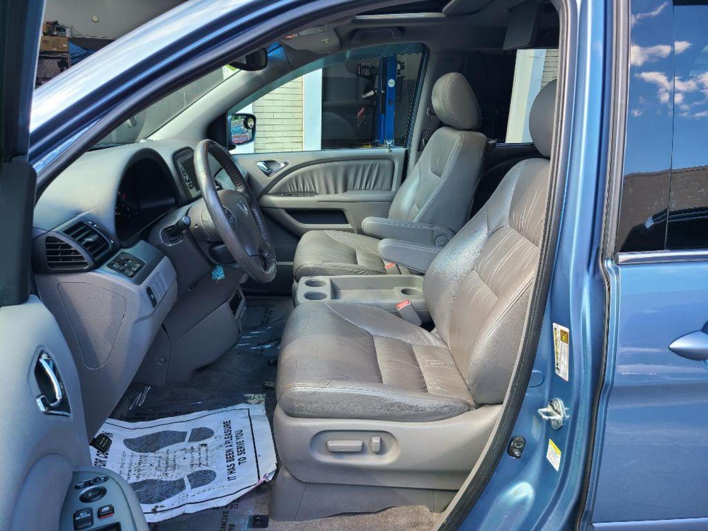2008 BLUE HONDA ODYSSEY EXL (5FNRL38798B) with an 3.5L engine, Automatic transmission, located at 117 North Cameron Street, Harrisburg, PA, 17101, (717) 963-8962, 40.267021, -76.875351 - WE FINANCE!!! Good Credit/ Bad Credit/ No Credit - ALL Trade-Ins Welcomed!!! ***Guaranteed Credit Approval*** APPLY ONLINE or CALL us TODAY ;) Internet Prices and Marketplace Prices are SPECIAL discounted ***CASH DEALS*** Retail Prices are higher. Please call us to discuss your cash and finan - Photo#16