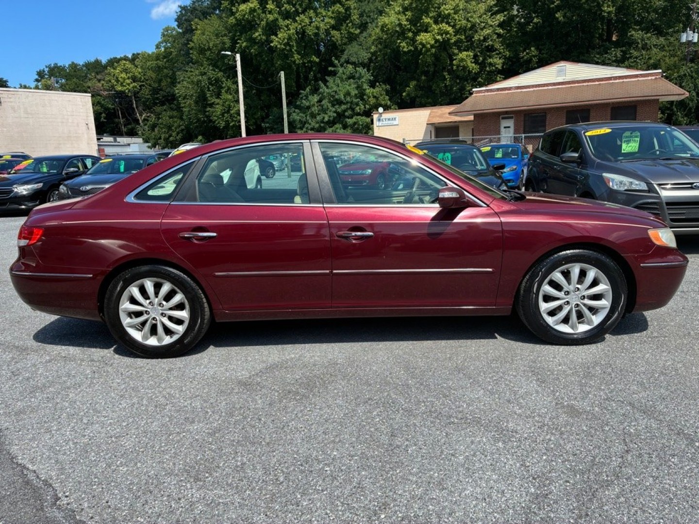 2008 RED HYUNDAI AZERA SE (KMHFC46FX8A) with an 3.8L engine, Automatic transmission, located at 117 North Cameron Street, Harrisburg, PA, 17101, (717) 963-8962, 40.267021, -76.875351 - This is a CASH deal only. WE FINANCE!!! MOST vehicles are available for financing. Good Credit/ Challenged Credit/ No Credit - ALL Trade-Ins Welcomed!!! APPLY ONLINE or CALL us TODAY Please call us to discuss your cash and/or financing options. Thanks for checking our inventory! We- Photo#5