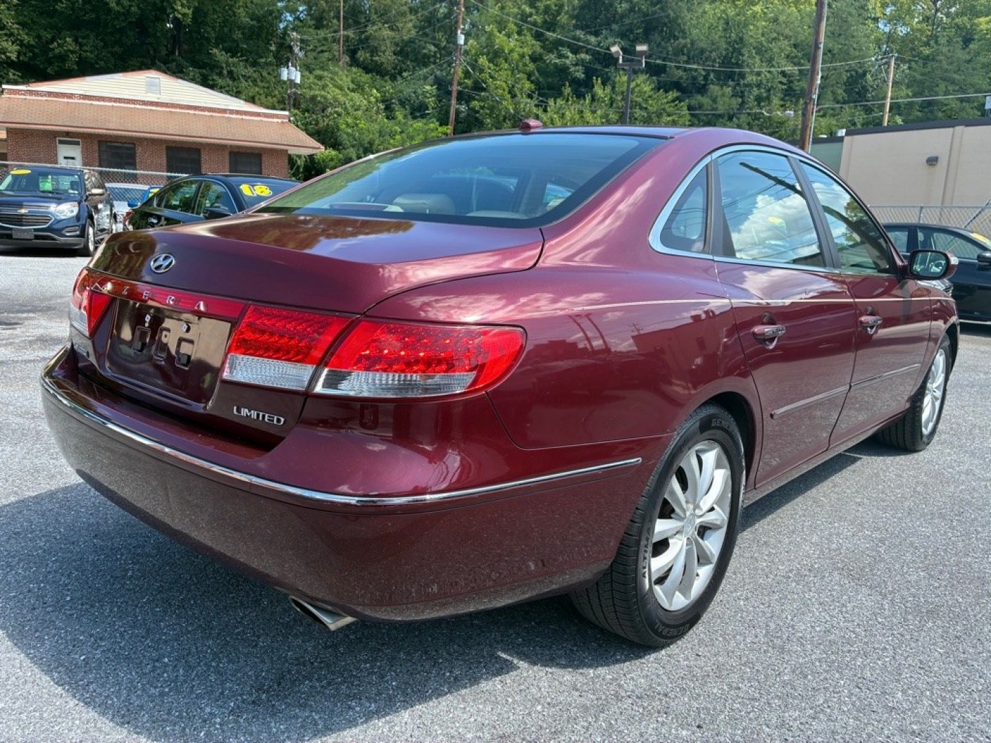 2008 RED HYUNDAI AZERA SE (KMHFC46FX8A) with an 3.8L engine, Automatic transmission, located at 117 North Cameron Street, Harrisburg, PA, 17101, (717) 963-8962, 40.267021, -76.875351 - This is a CASH deal only. WE FINANCE!!! MOST vehicles are available for financing. Good Credit/ Challenged Credit/ No Credit - ALL Trade-Ins Welcomed!!! APPLY ONLINE or CALL us TODAY Please call us to discuss your cash and/or financing options. Thanks for checking our inventory! We- Photo#4