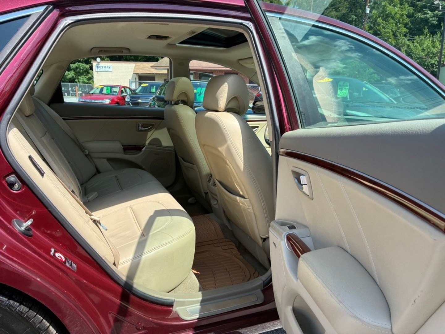 2008 RED HYUNDAI AZERA SE (KMHFC46FX8A) with an 3.8L engine, Automatic transmission, located at 117 North Cameron Street, Harrisburg, PA, 17101, (717) 963-8962, 40.267021, -76.875351 - This is a CASH deal only. WE FINANCE!!! MOST vehicles are available for financing. Good Credit/ Challenged Credit/ No Credit - ALL Trade-Ins Welcomed!!! APPLY ONLINE or CALL us TODAY Please call us to discuss your cash and/or financing options. Thanks for checking our inventory! We- Photo#9