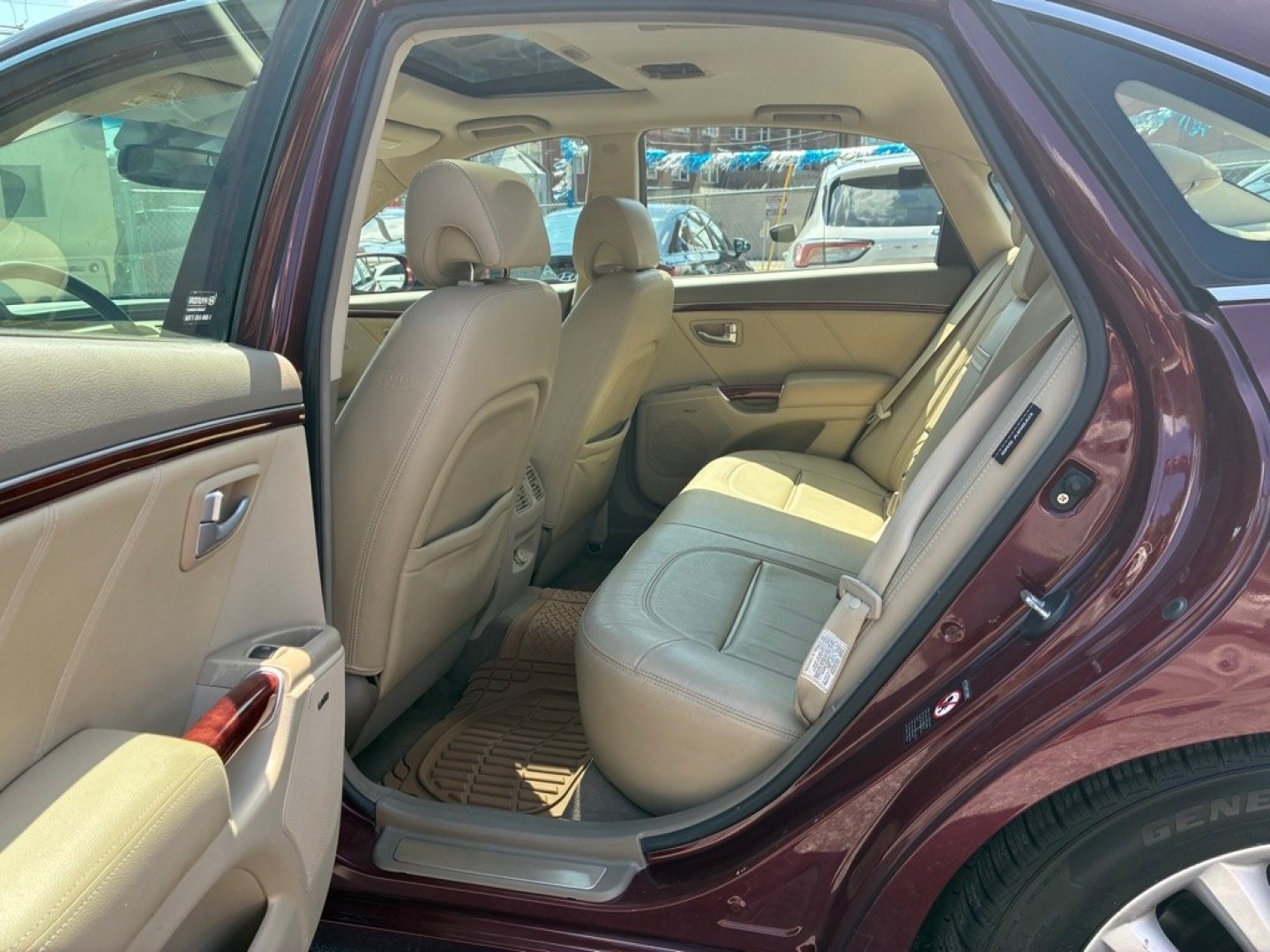 2008 RED HYUNDAI AZERA SE (KMHFC46FX8A) with an 3.8L engine, Automatic transmission, located at 117 North Cameron Street, Harrisburg, PA, 17101, (717) 963-8962, 40.267021, -76.875351 - This is a CASH deal only. WE FINANCE!!! MOST vehicles are available for financing. Good Credit/ Challenged Credit/ No Credit - ALL Trade-Ins Welcomed!!! APPLY ONLINE or CALL us TODAY Please call us to discuss your cash and/or financing options. Thanks for checking our inventory! We- Photo#11